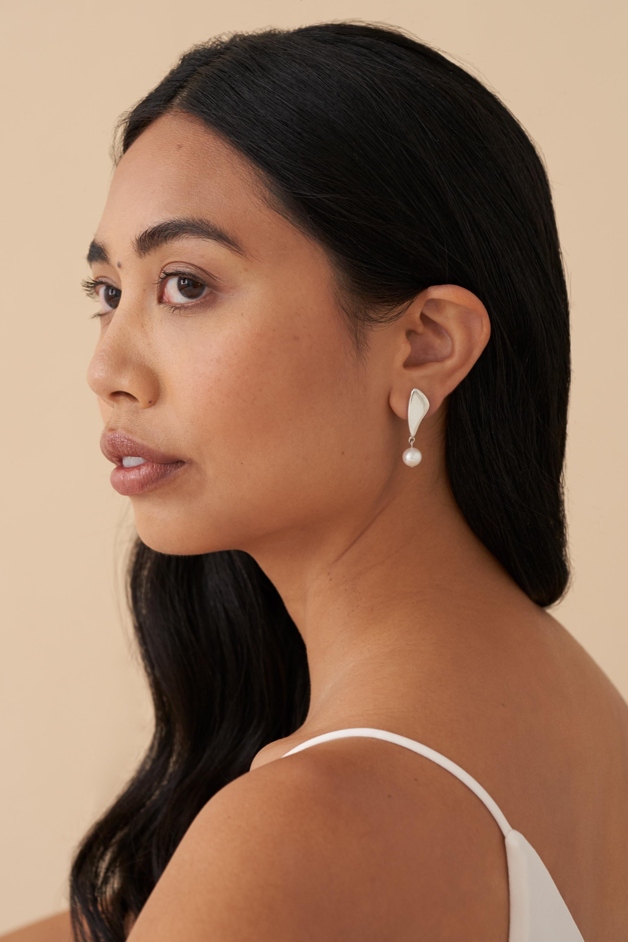 Casey Perez Sterling SIlver Modern Petal Shaped Drop Earrings In New Condition For Sale In Brooklyn, NY