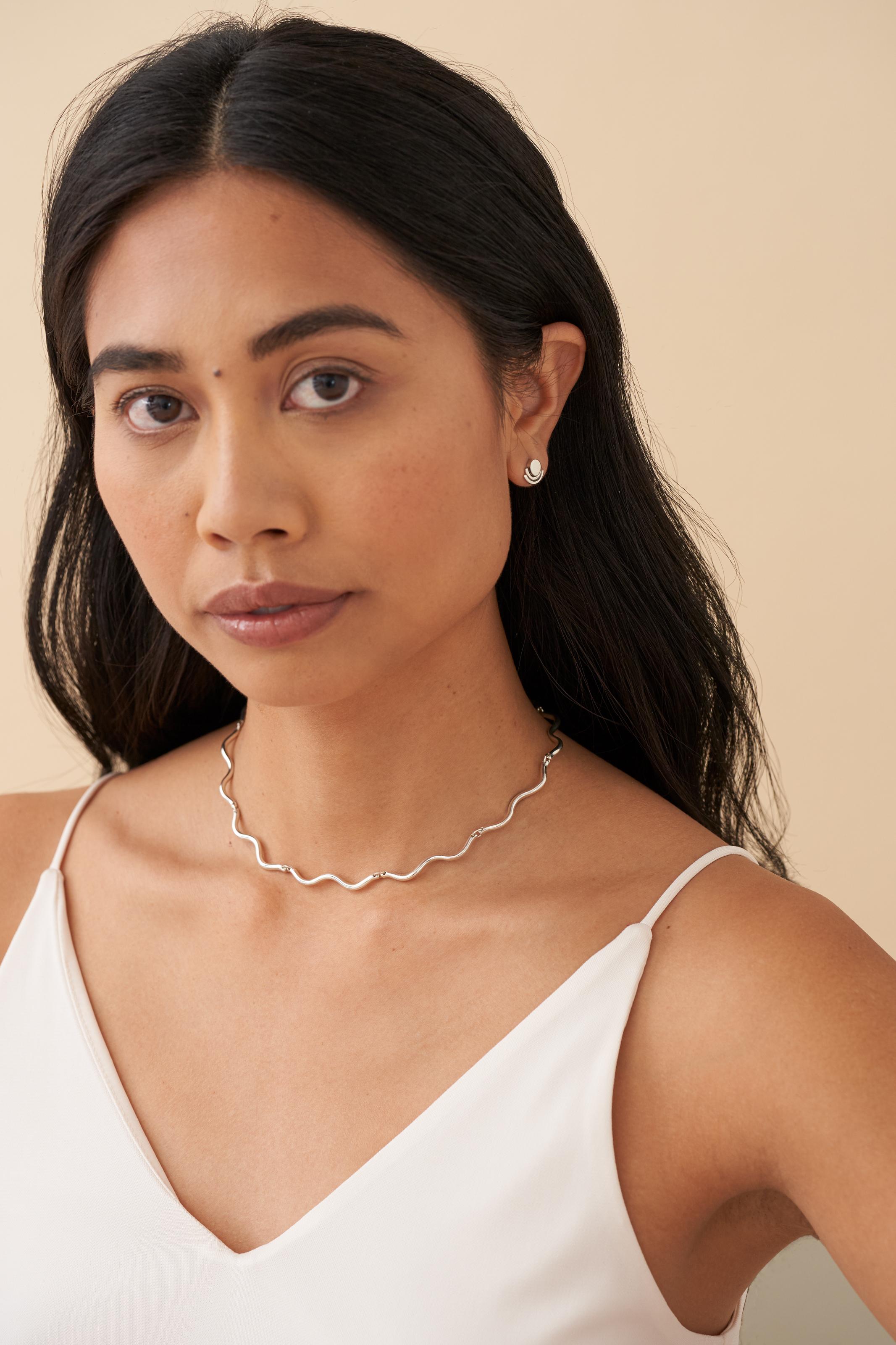Inspired by the works of visionary designers Verner Panton and Jean Royere, our Verner Necklace is a playful and elegant interpretation of line and form. With a wavy link design, this necklace is a sophisticated statement piece perfect for adding a