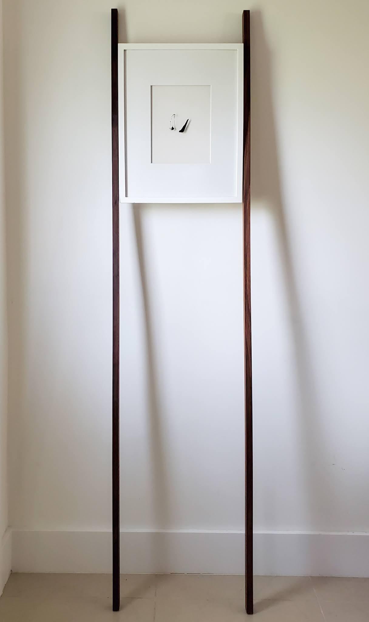 Impronte / Io sono te stesso:  Balena. Installazione di sculture astratte a parete