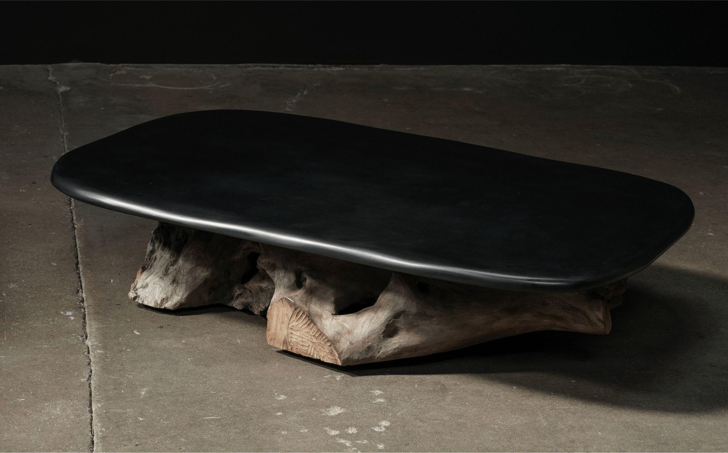 Wabi sabi primitive Cashew Coffee Table - Japan In Excellent Condition For Sale In Los Angeles, CA