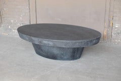 Ovaler Cashi Tisch aus Harz, Steinaggregat und Fiberglas von Zachary A. Design