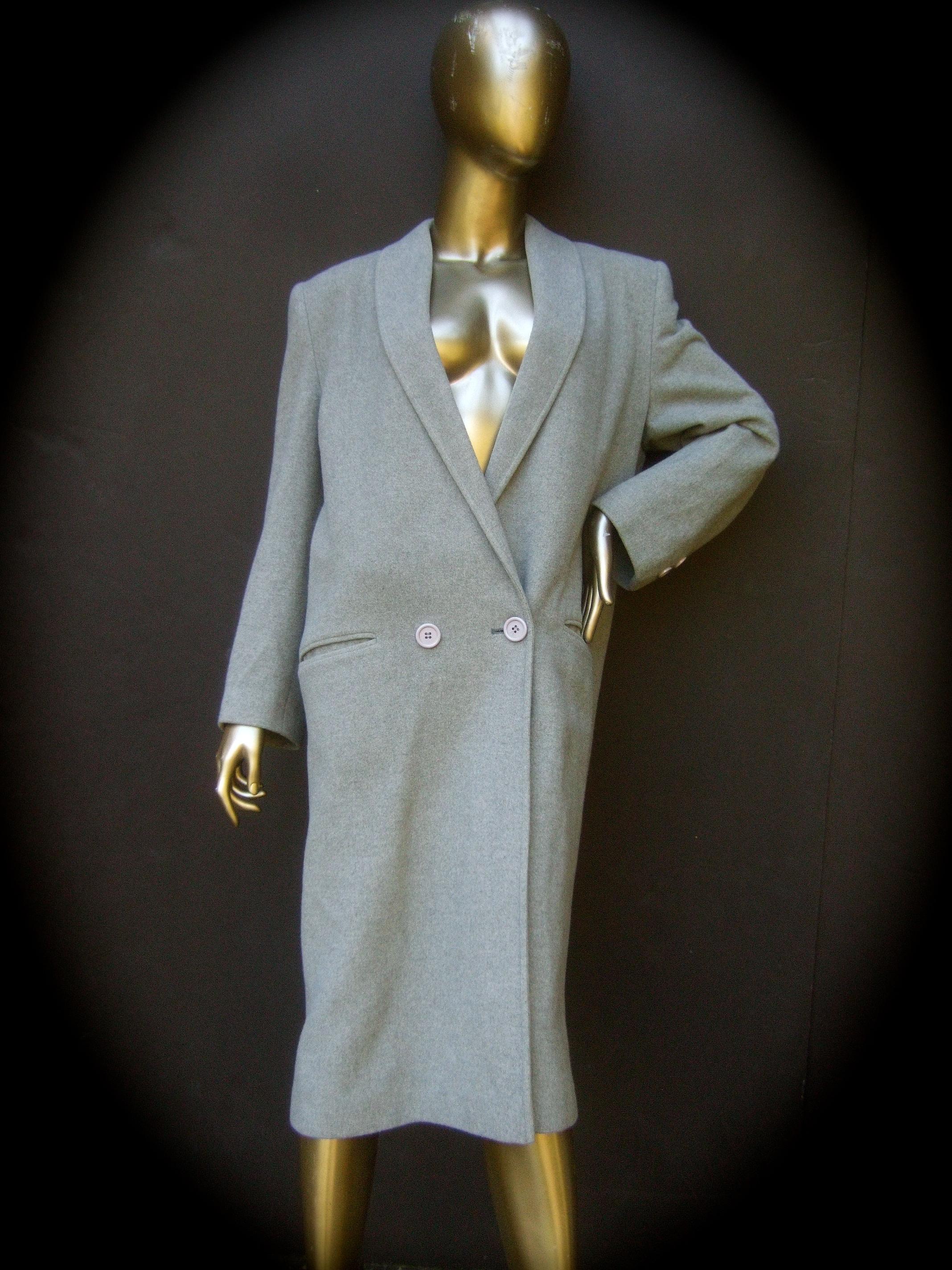 Cashmere Classic Heather Gray Women's Coat c 1980s For Sale 11