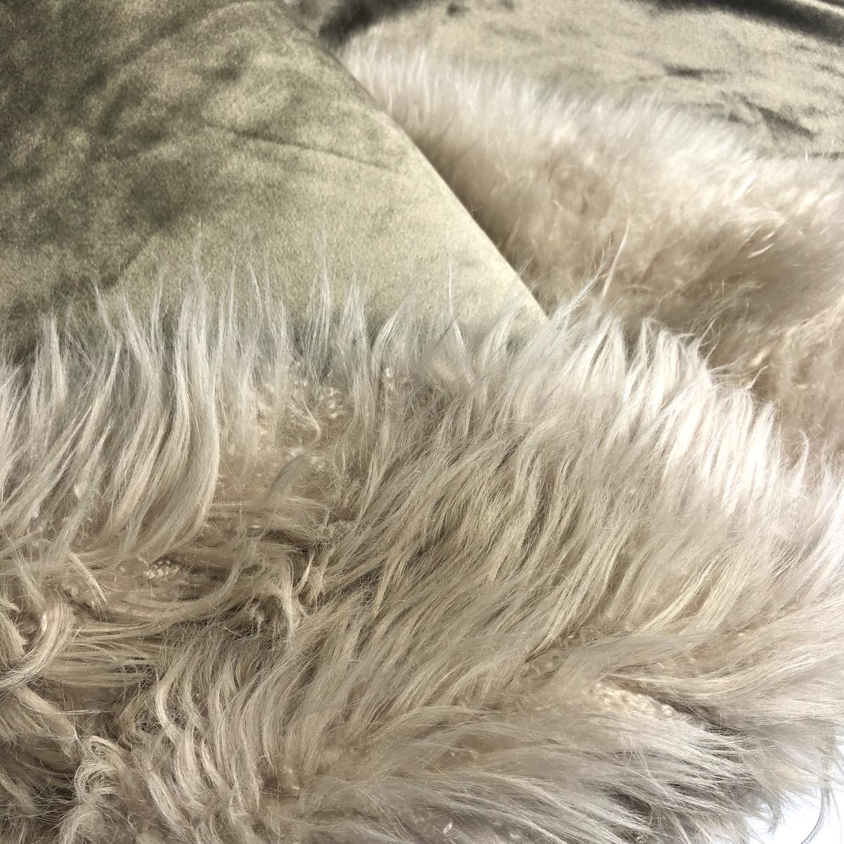 Fur throw Blanket - Cashmere Fur In New Condition In Dural, AU