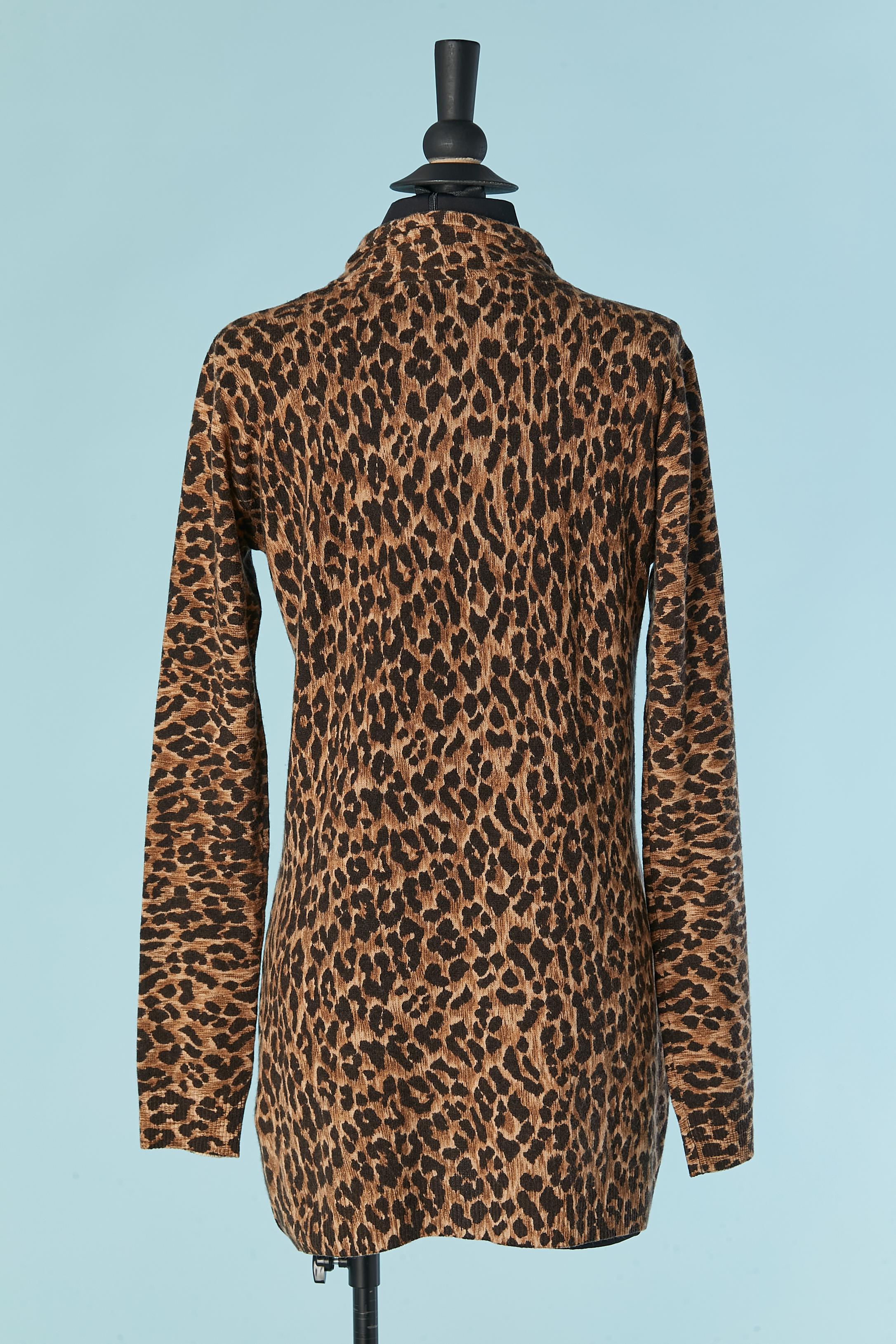 Cashmere knit dress with animal print and tie bow collar Dolce & Gabbana In Excellent Condition For Sale In Saint-Ouen-Sur-Seine, FR