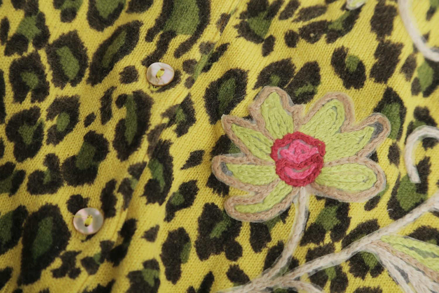 Cashmere Leopard Sweater with Embroidered Flowers  In Good Condition For Sale In North Miami, FL