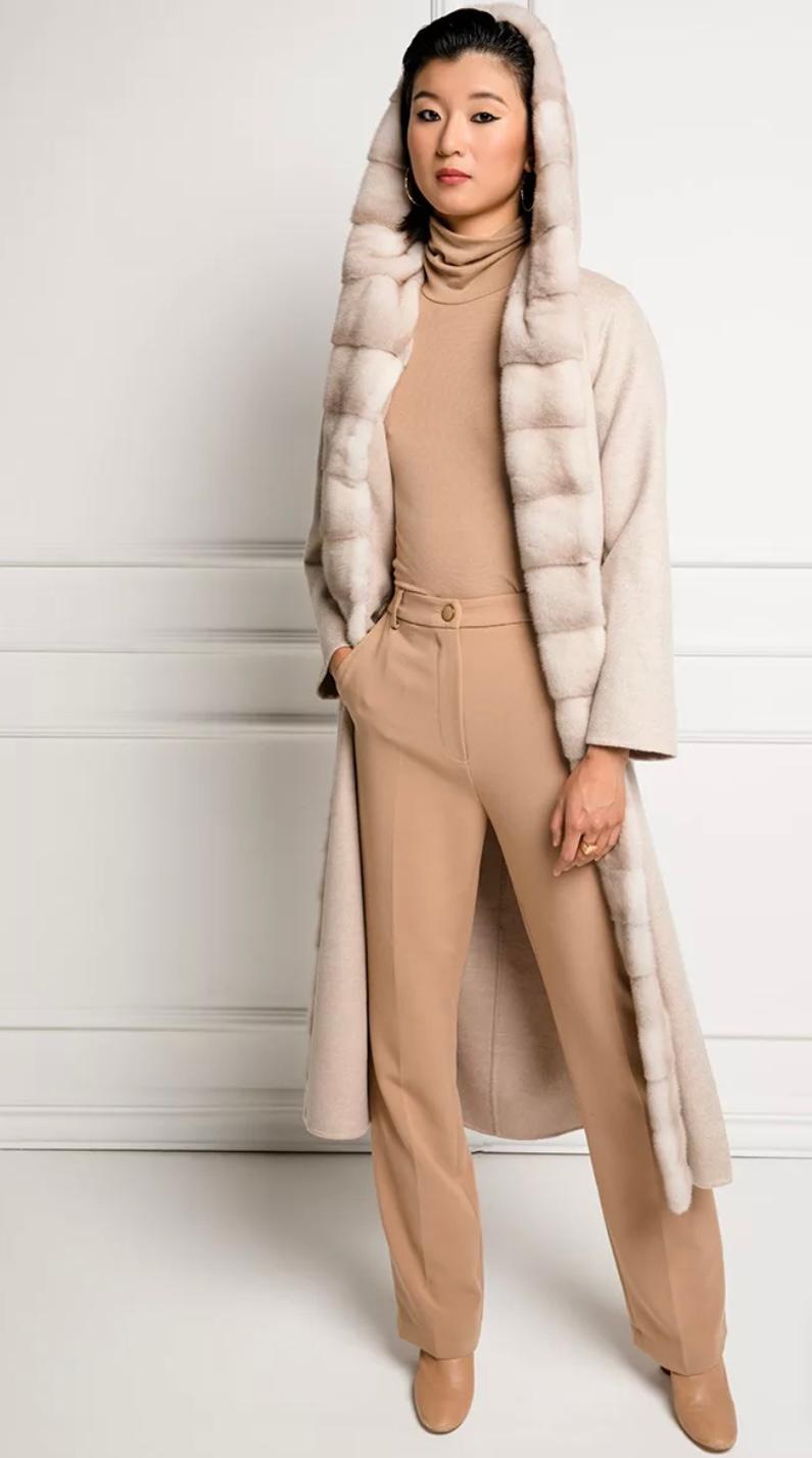Beige Cashmere Loro Piana with mink fur coat For Sale