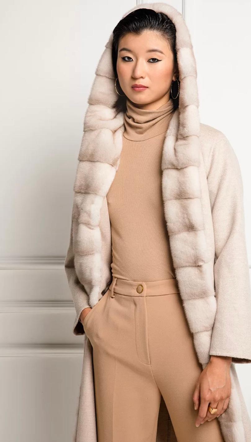 Cashmere Loro Piana with mink fur coat In New Condition For Sale In Montreal, Quebec