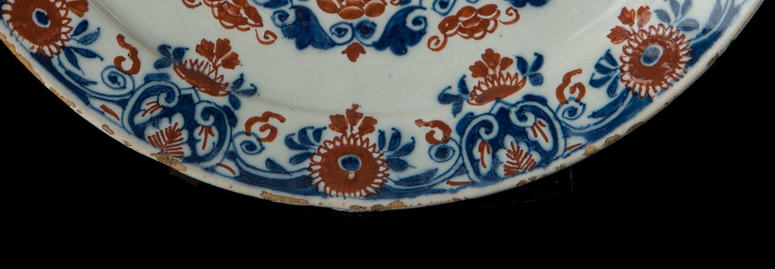 Cashmere Plate, Delft, 1701-1722 The Greek a Pottery In Good Condition In Verviers, BE