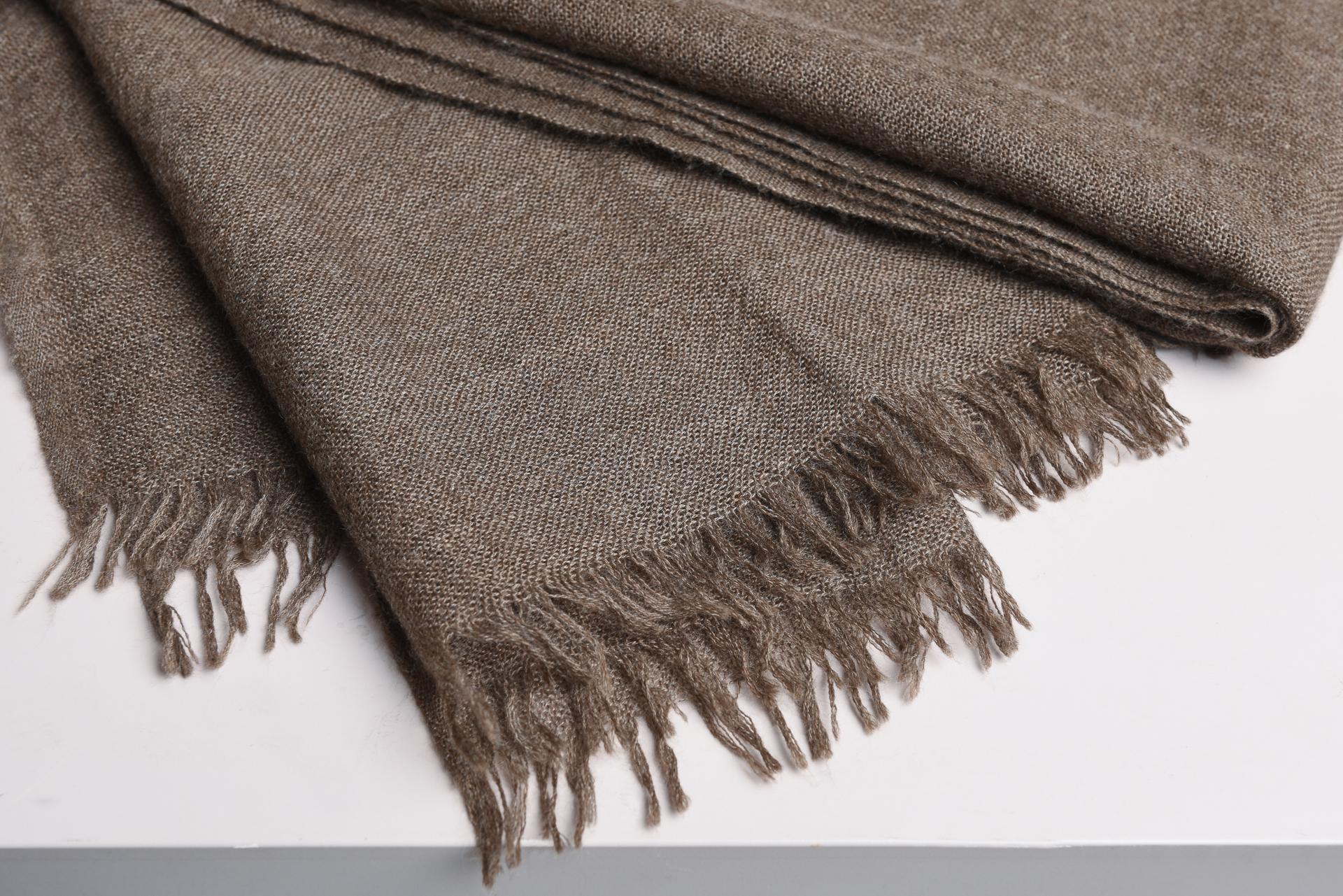 Cashmere Scarf by Redaelli for Your Summer Nights In Excellent Condition For Sale In Alessandria, Piemonte