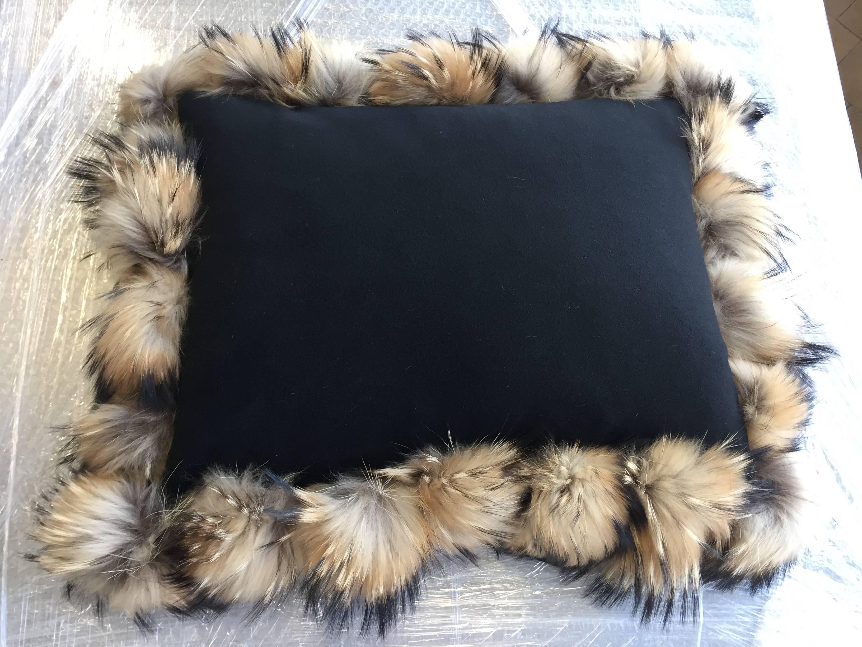 Cashmere Wool Cushions Colour Black with Fur Trim Raccoon In New Condition For Sale In Hamburg, DE