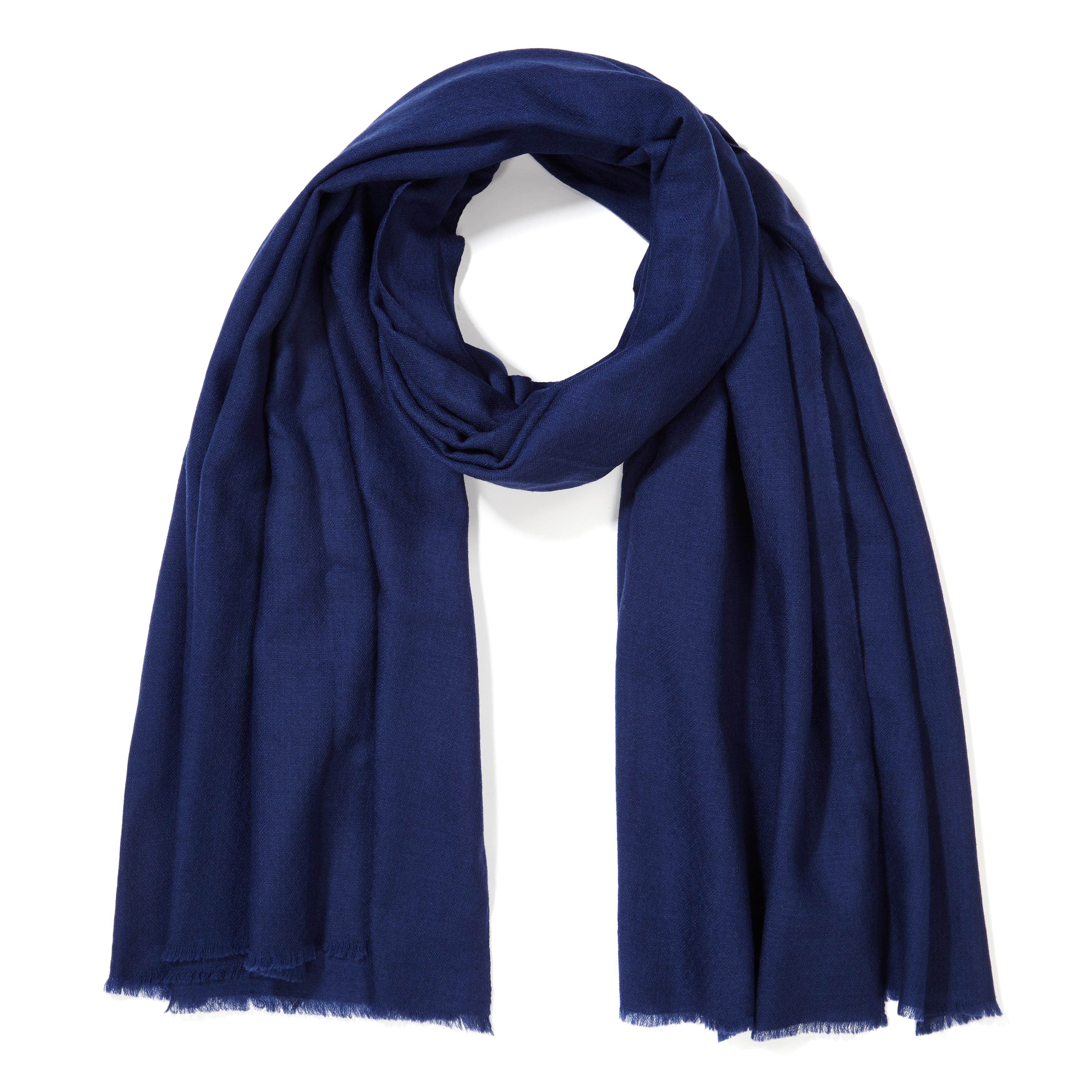 Cashmere Wool Shawl in Ink Navy    In New Condition In London, GB