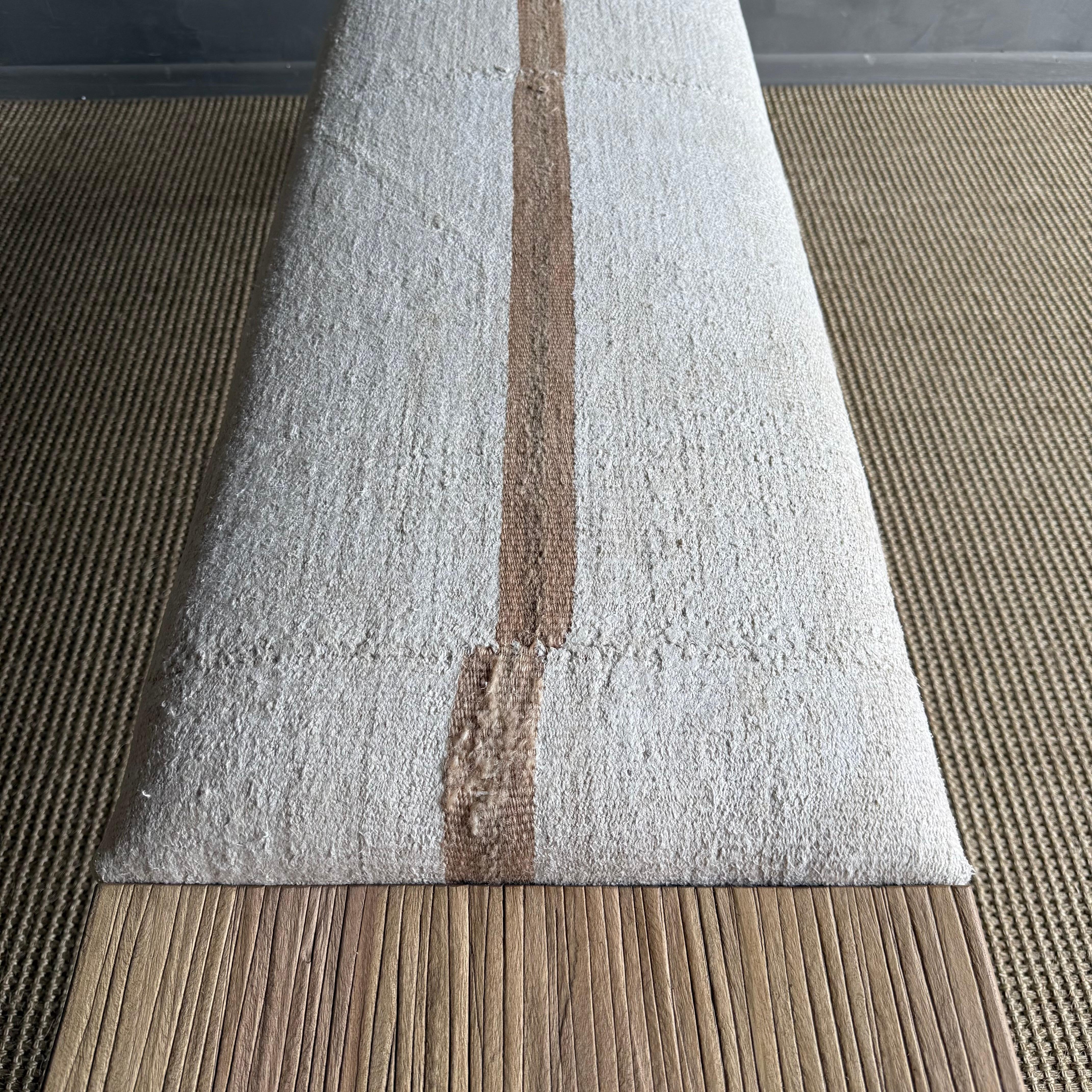 Panchina Casi in olmo rigenerato con rivestimento in moquette vintage di Bloom Home in vendita 5