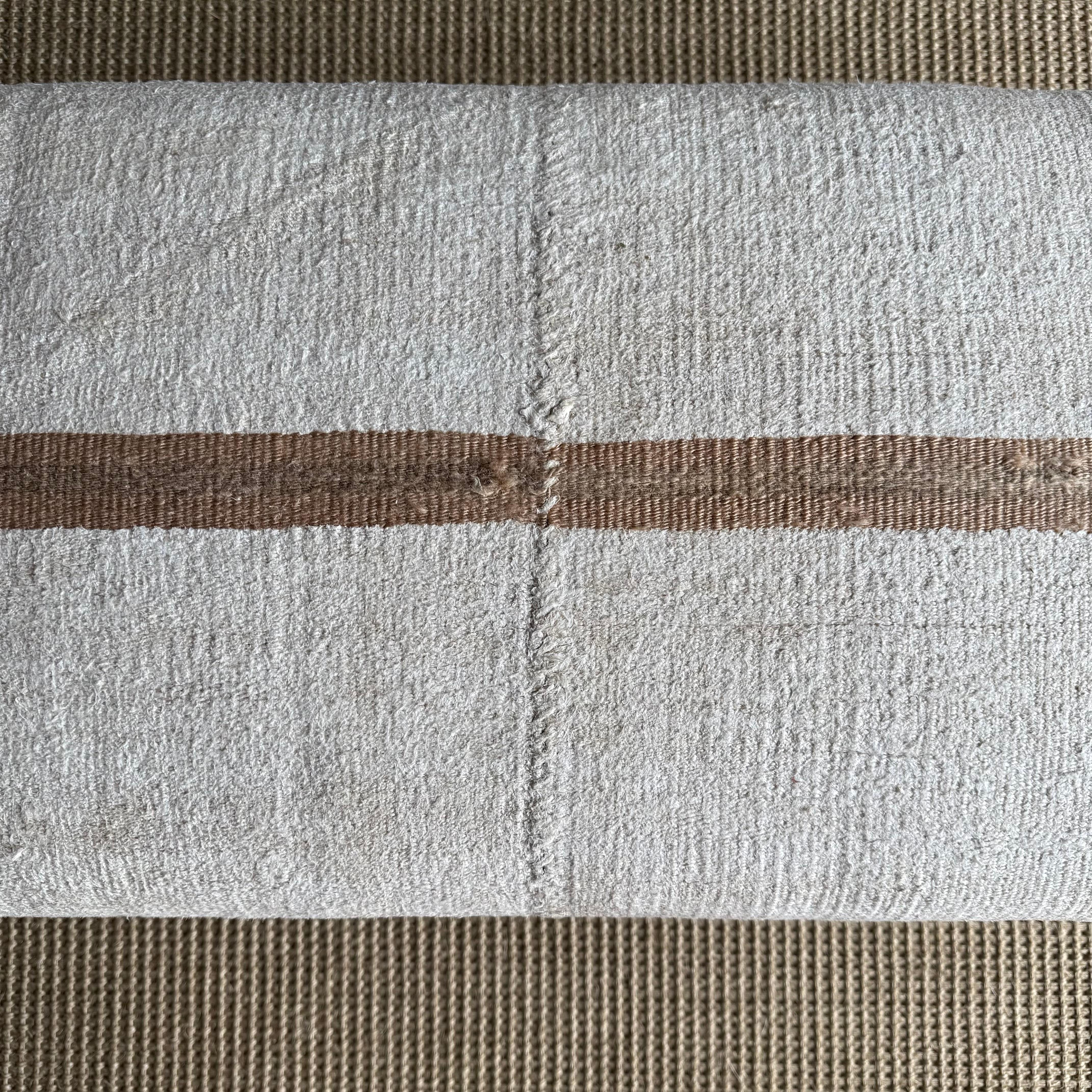 Legno Panchina Casi in olmo rigenerato con rivestimento in moquette vintage di Bloom Home in vendita