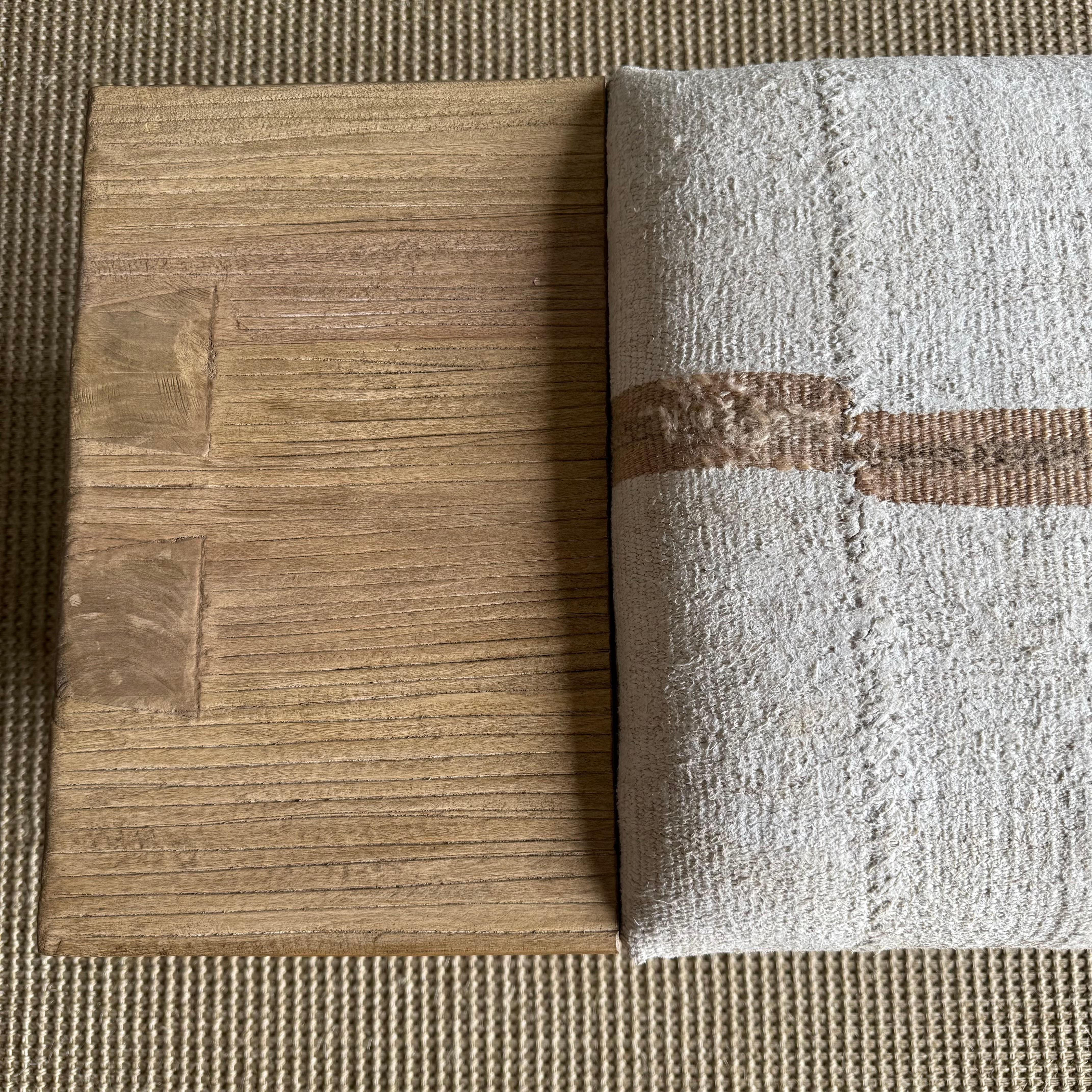 Panchina Casi in olmo rigenerato con rivestimento in moquette vintage di Bloom Home in vendita 1