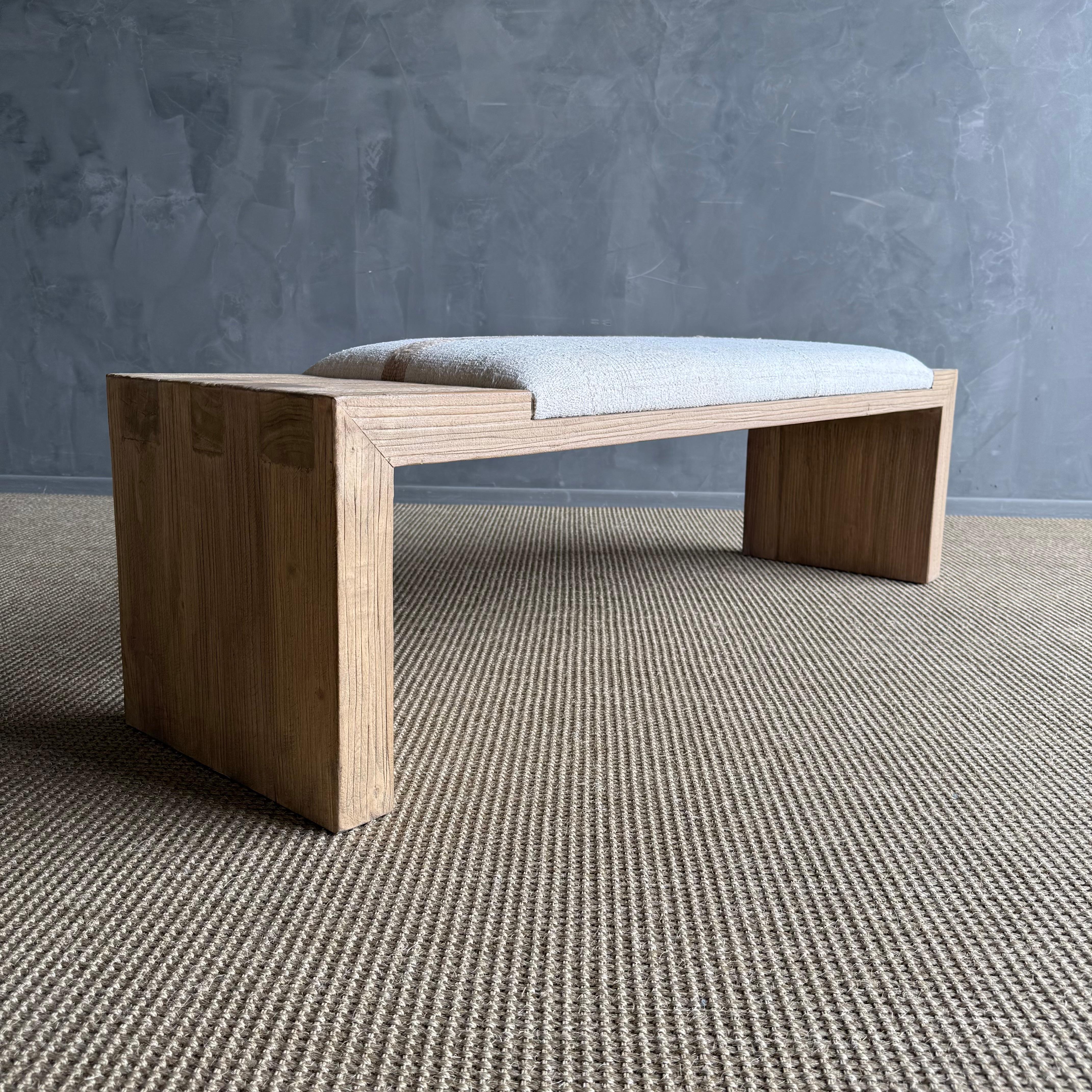 Panchina Casi in olmo rigenerato con rivestimento in moquette vintage di Bloom Home in vendita 2