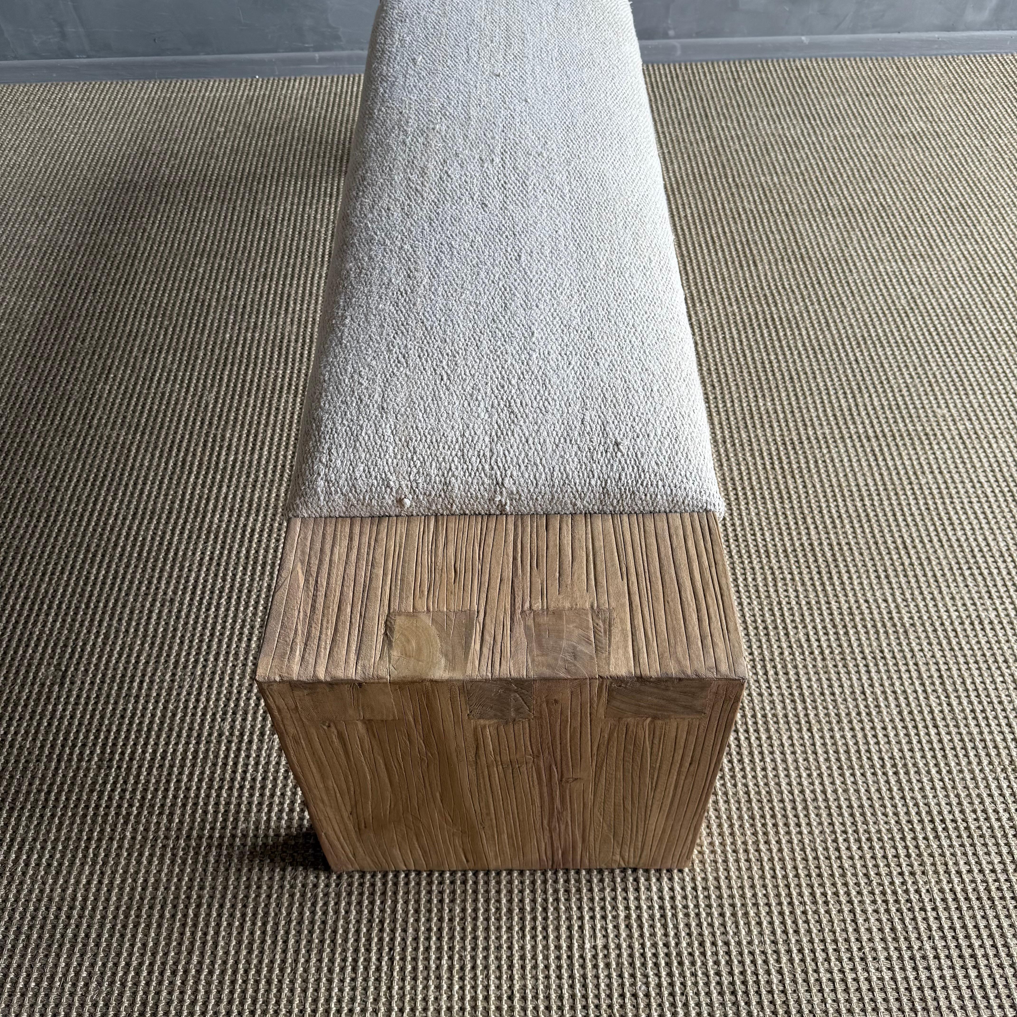 Banc Casi en orme récupéré avec tapisserie de tapis vintage par Bloom Home Inc en vente 3