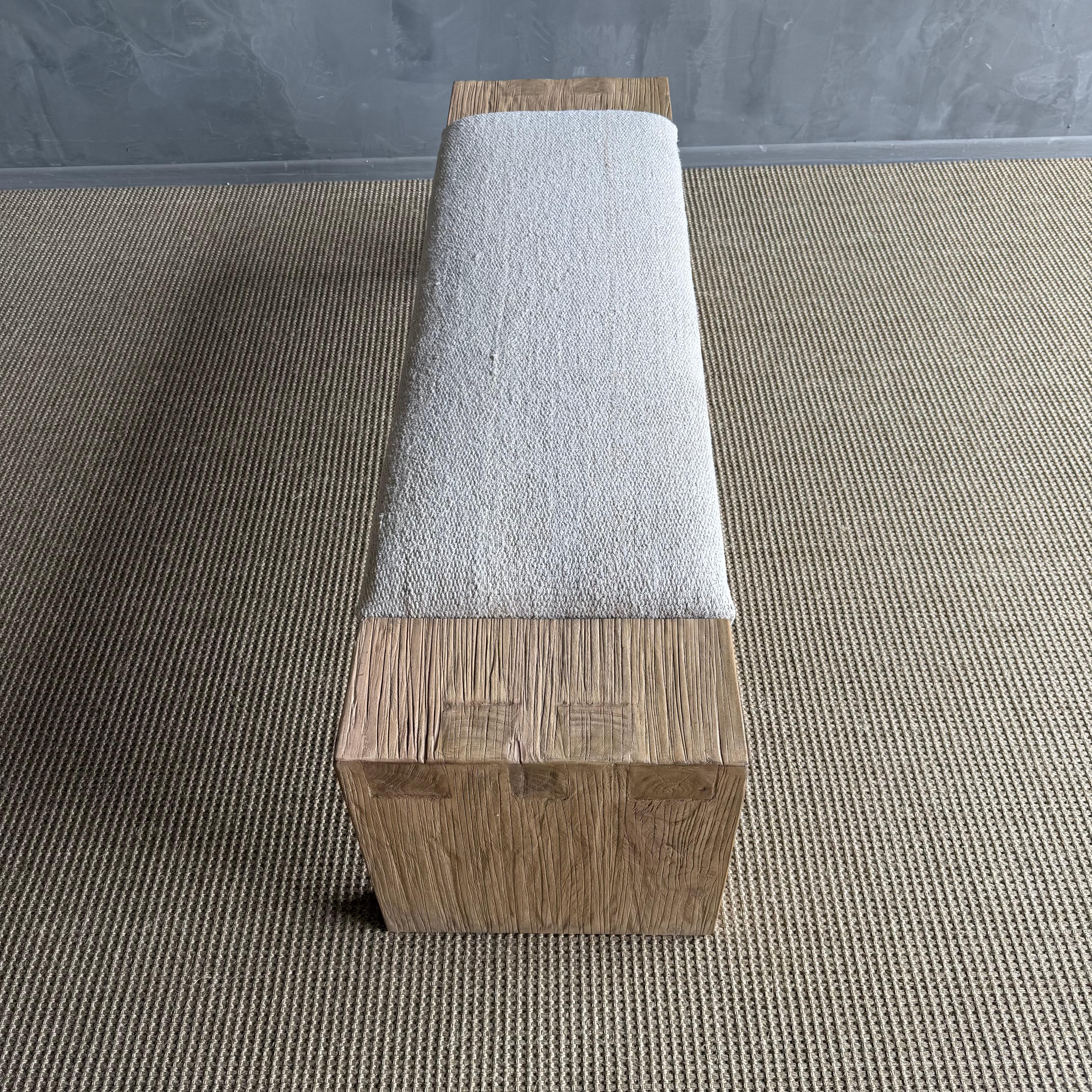 Panchina Casi in legno di olmo recuperato con rivestimento in moquette vintage di Bloom Home in vendita 4