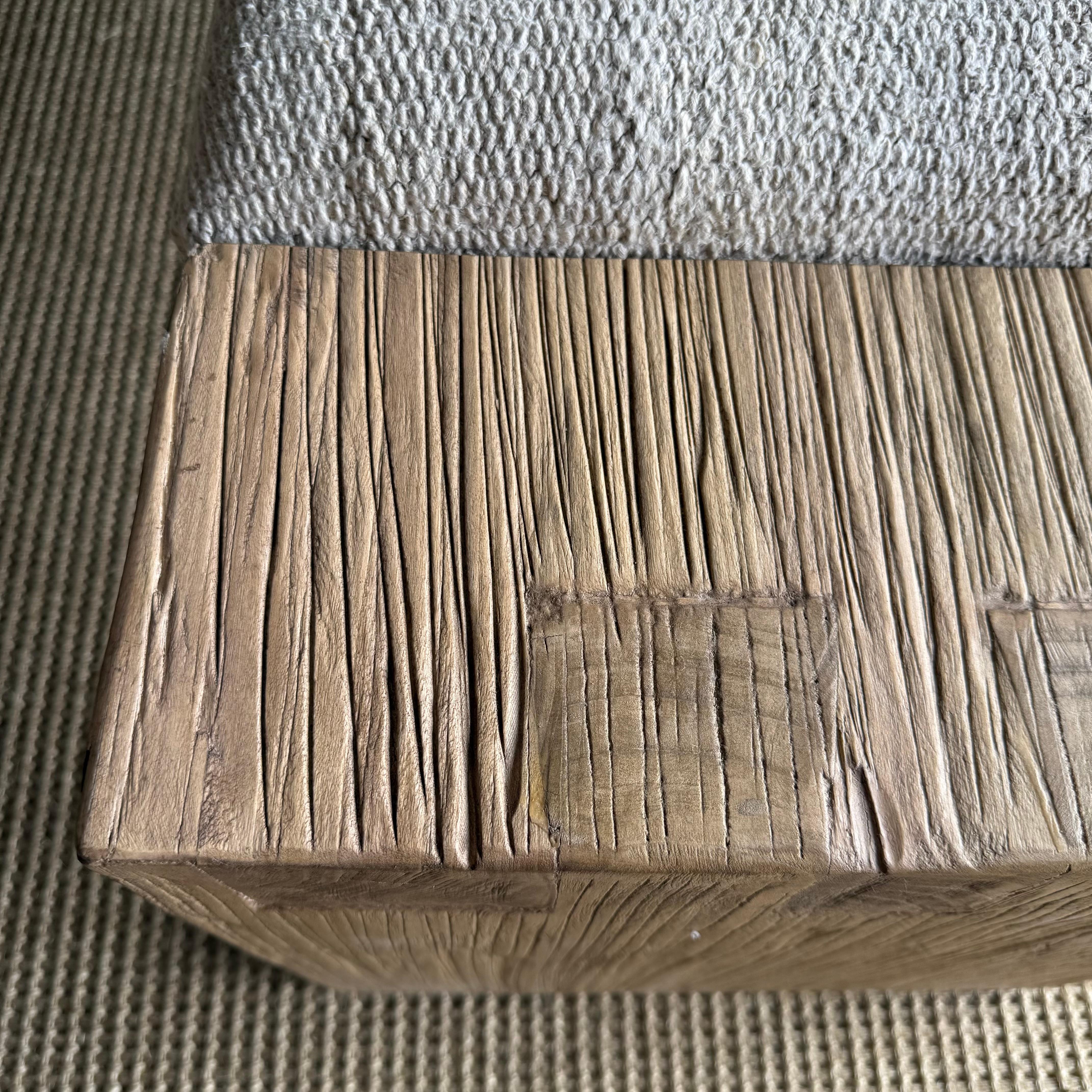 Panchina Casi in legno di olmo recuperato con rivestimento in moquette vintage di Bloom Home in vendita 5