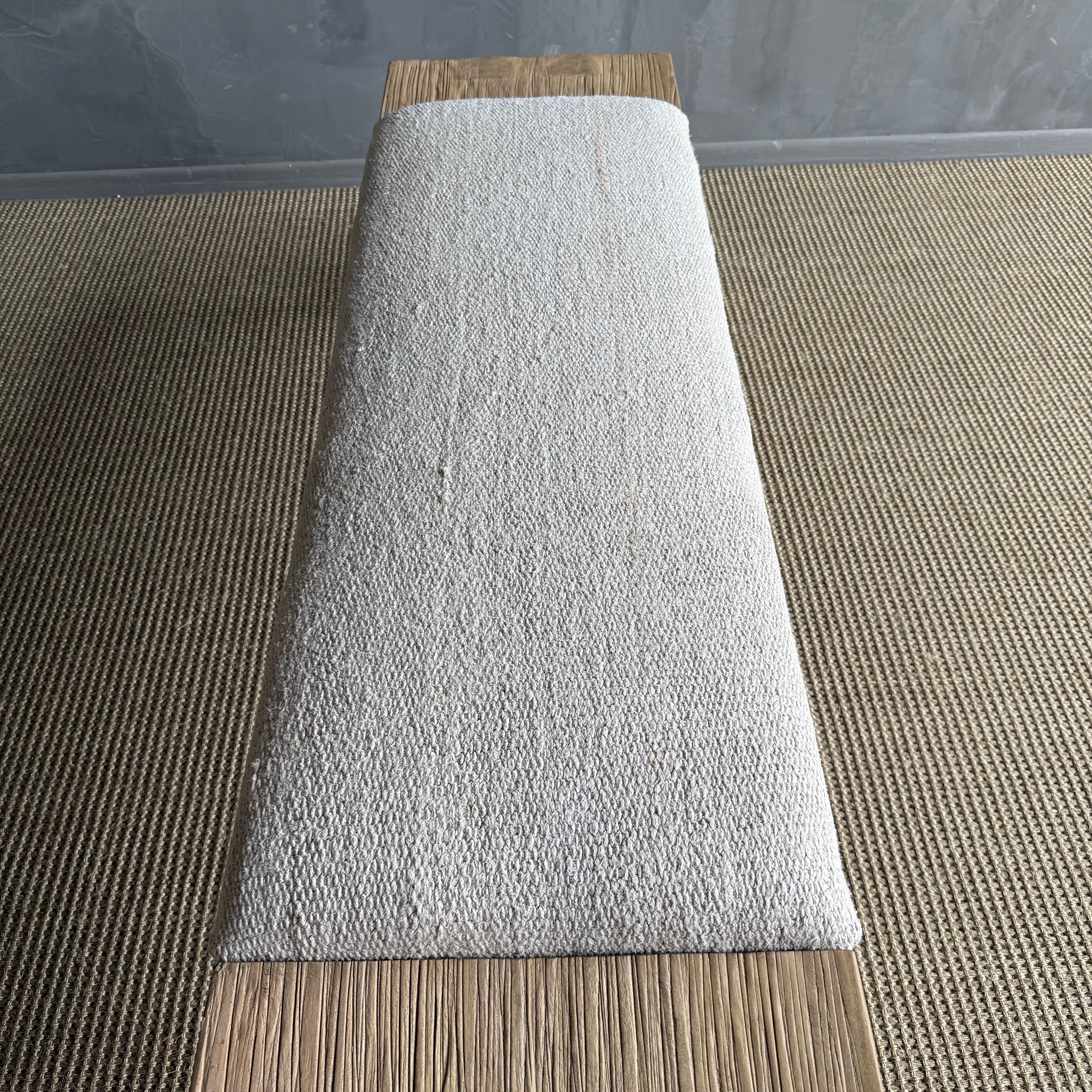 Panchina Casi in legno di olmo recuperato con rivestimento in moquette vintage di Bloom Home in vendita 6