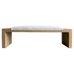 Banco Casi de madera de olmo recuperada con tapicería de alfombra vintage by Bloom Home