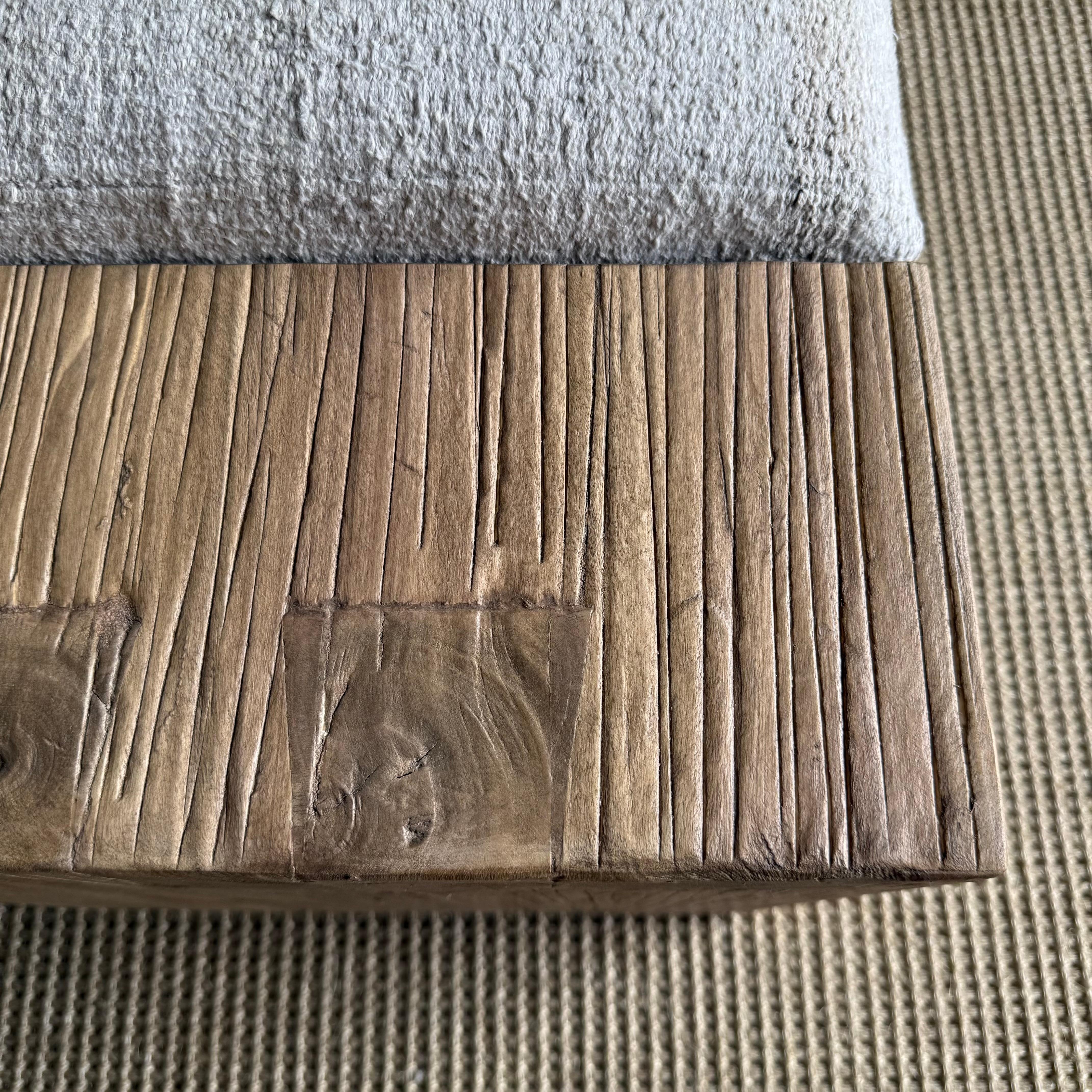 Banc Casi en bois d'orme récupéré avec tapisserie de tapis vintage par Bloom Home Inc en vente 5