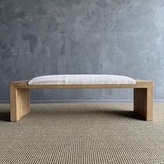 Banc Casi en bois d'orme récupéré avec tapisserie de tapis vintage par Bloom Home Inc
