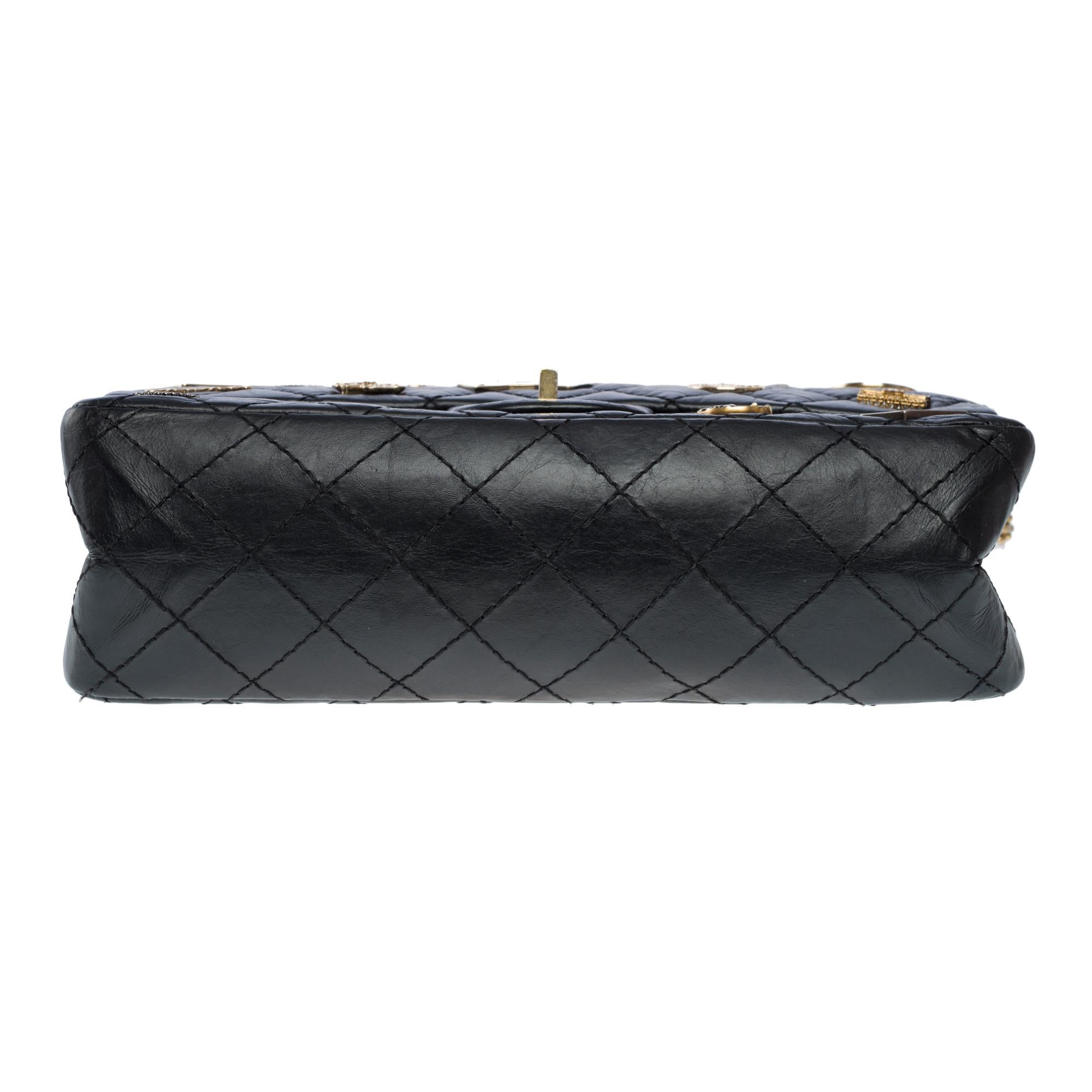 Casino Charms 2.55 Bolso Chanel con doble solapa en piel negra, AGHW en venta 5