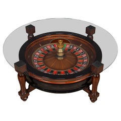 Ruota della roulette del casinò montata su un tavolino da caffè