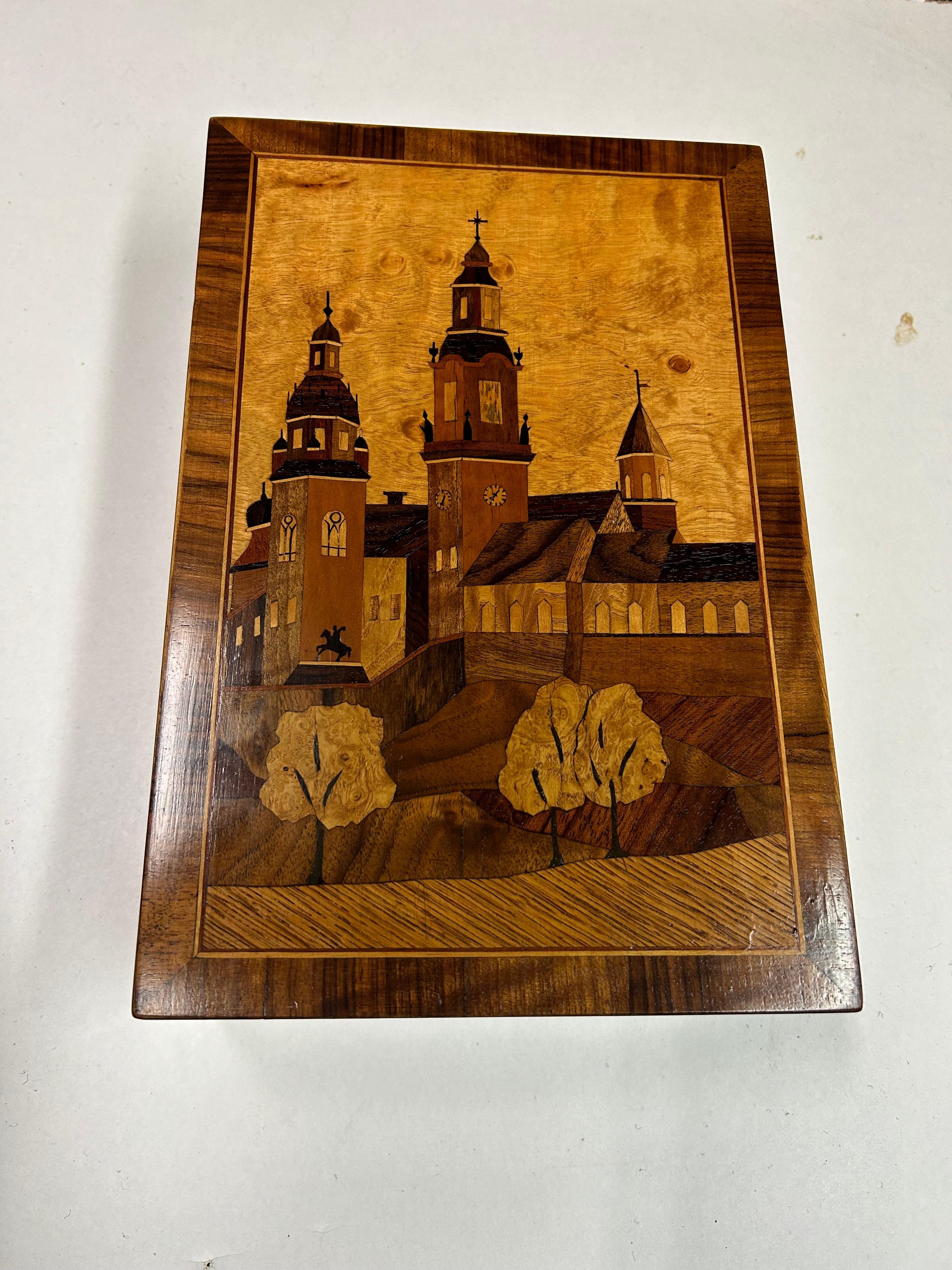 We present casket Art Deco from 1930

Every piece of furniture that leaves our workshop from the beginning to the end is subjected to manual renovation, so as to restore its original condition from many years ago (It has been cleaned to bare veneer,