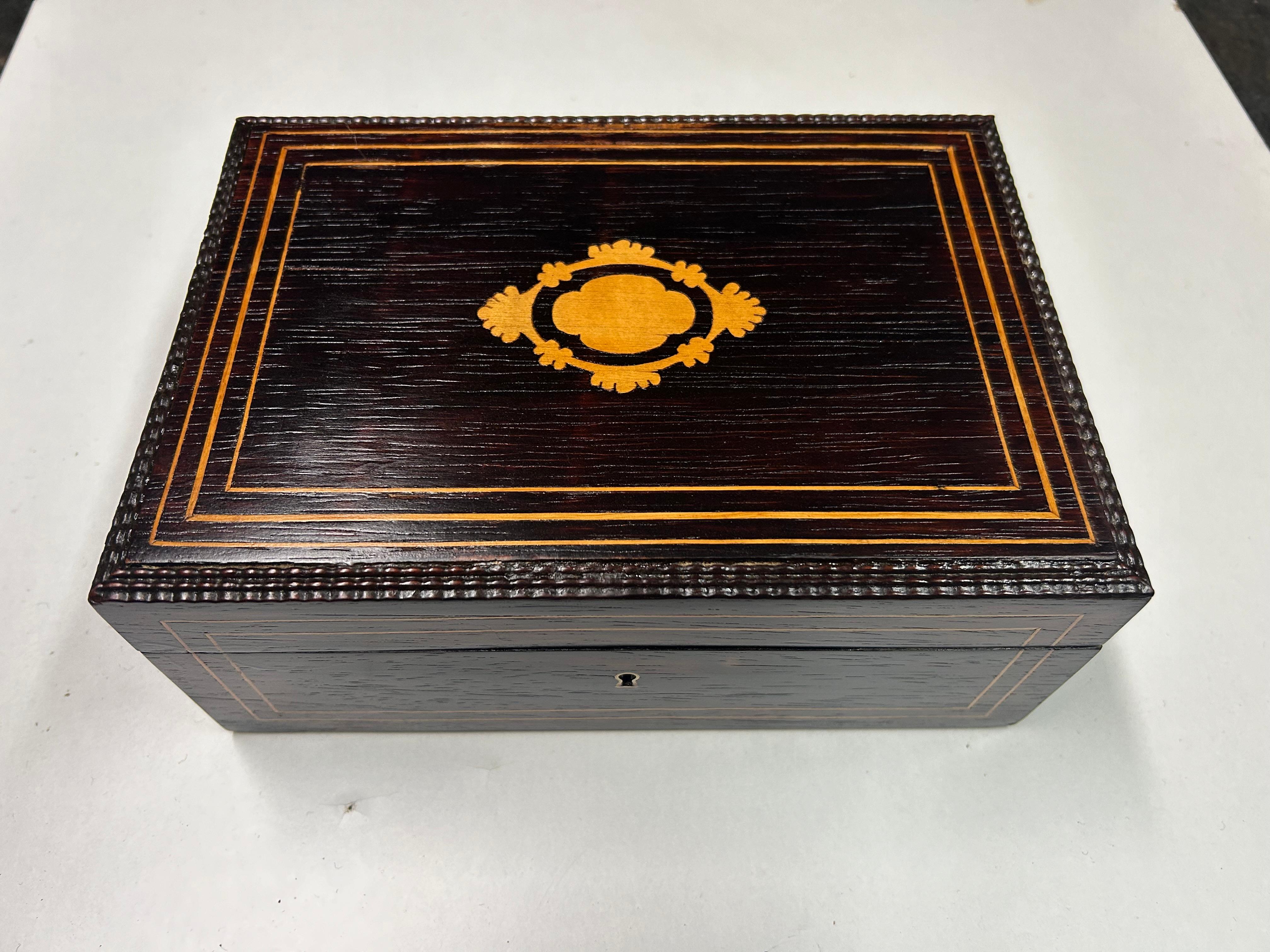 Casket Art Deco from 1930 In Good Condition For Sale In Kraków, Małopolska