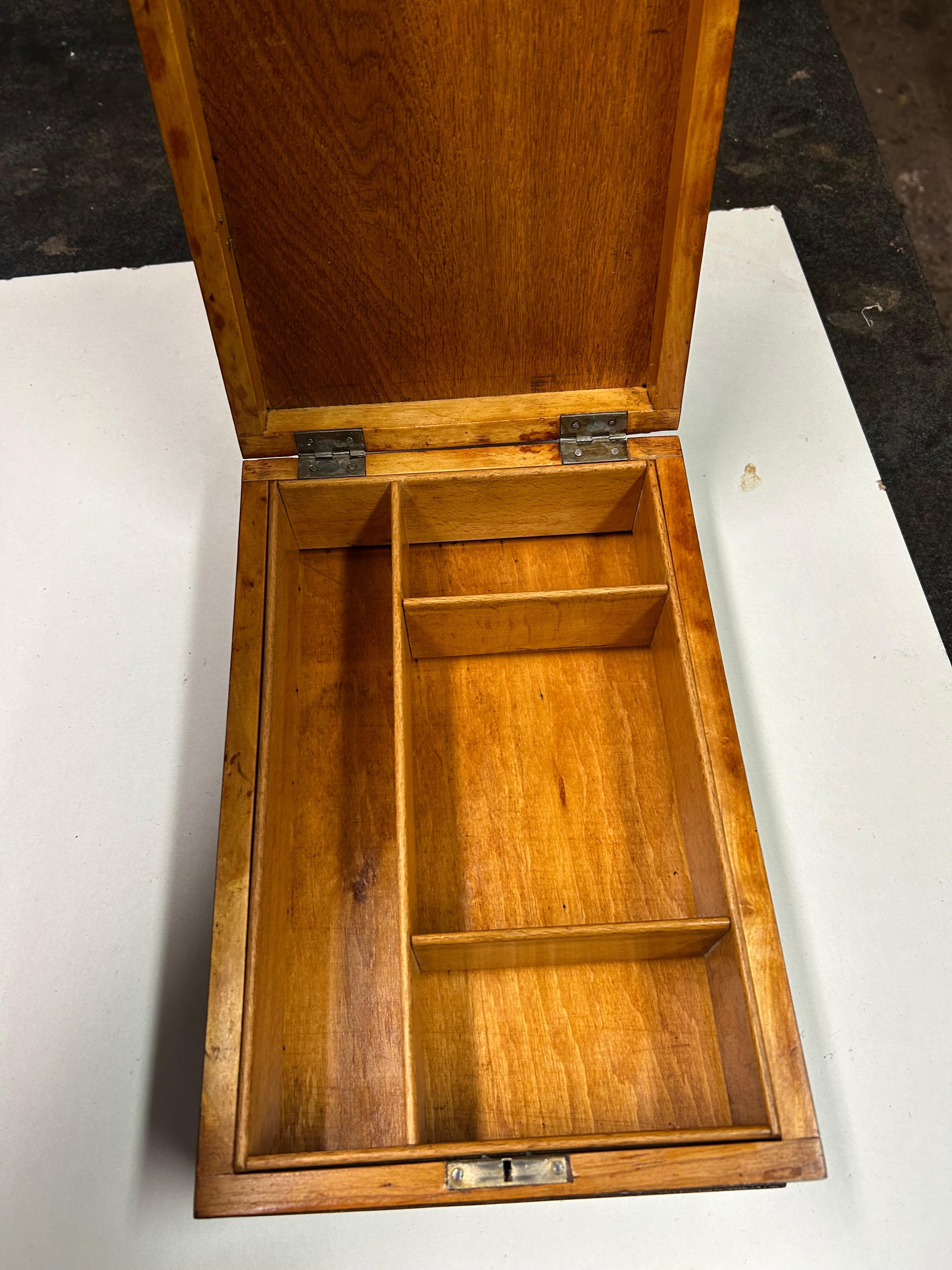 Casket Art Deco from 1930 For Sale 1