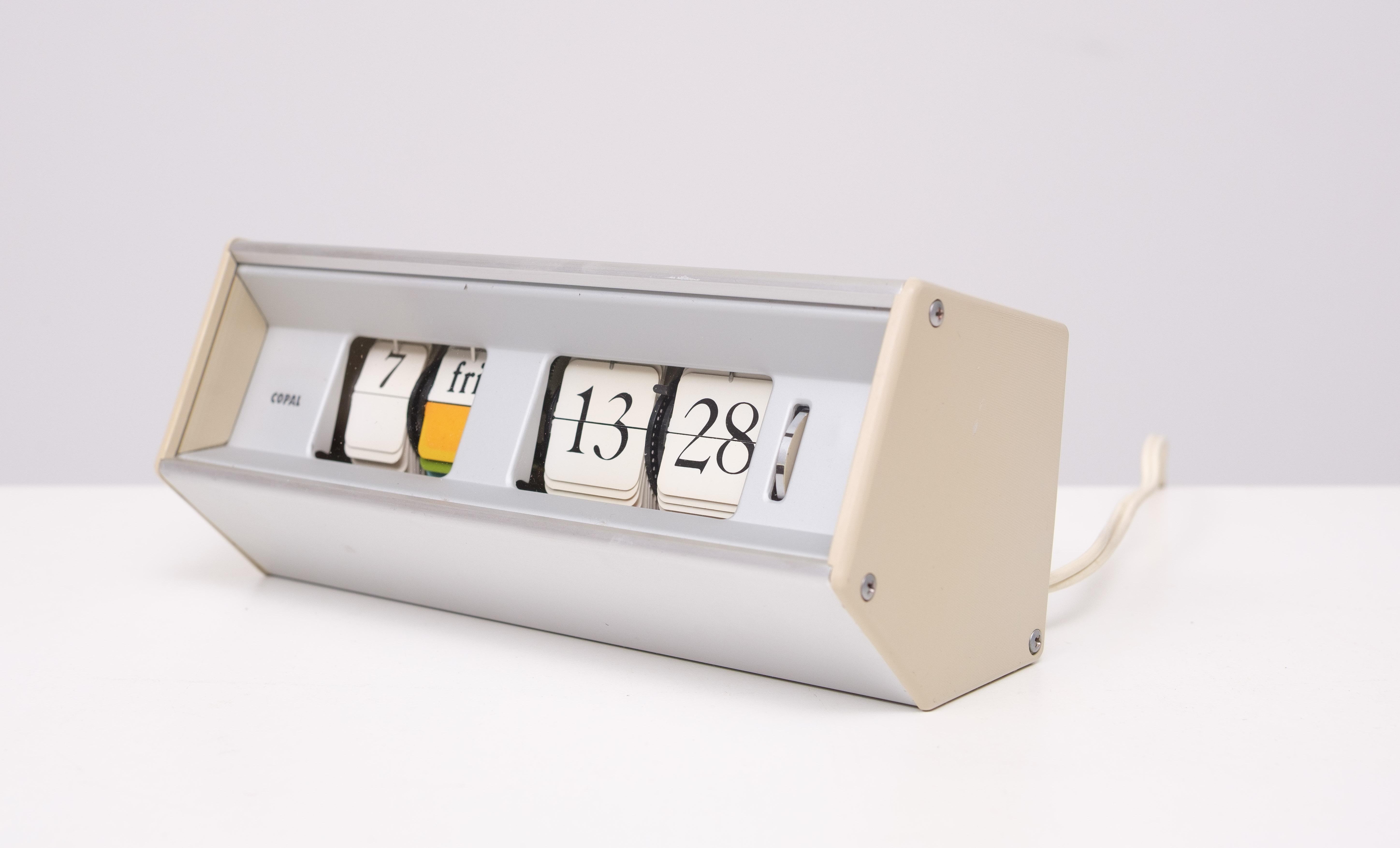 Japanese Caslon 601 Date Flip Clock by Copal, 70s Japan For Sale