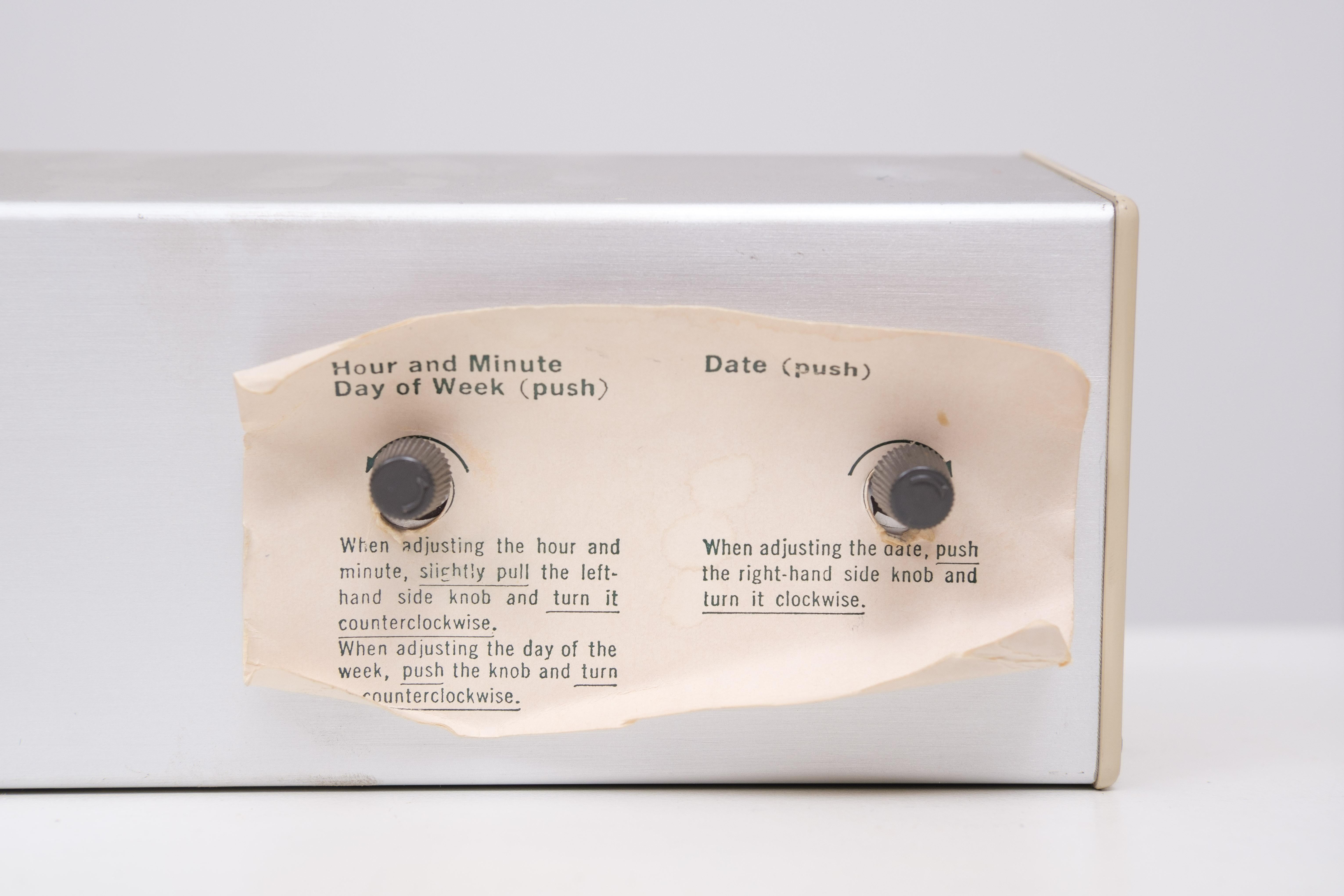 Aluminum Caslon 601 Date Flip Clock by Copal, 70s Japan For Sale