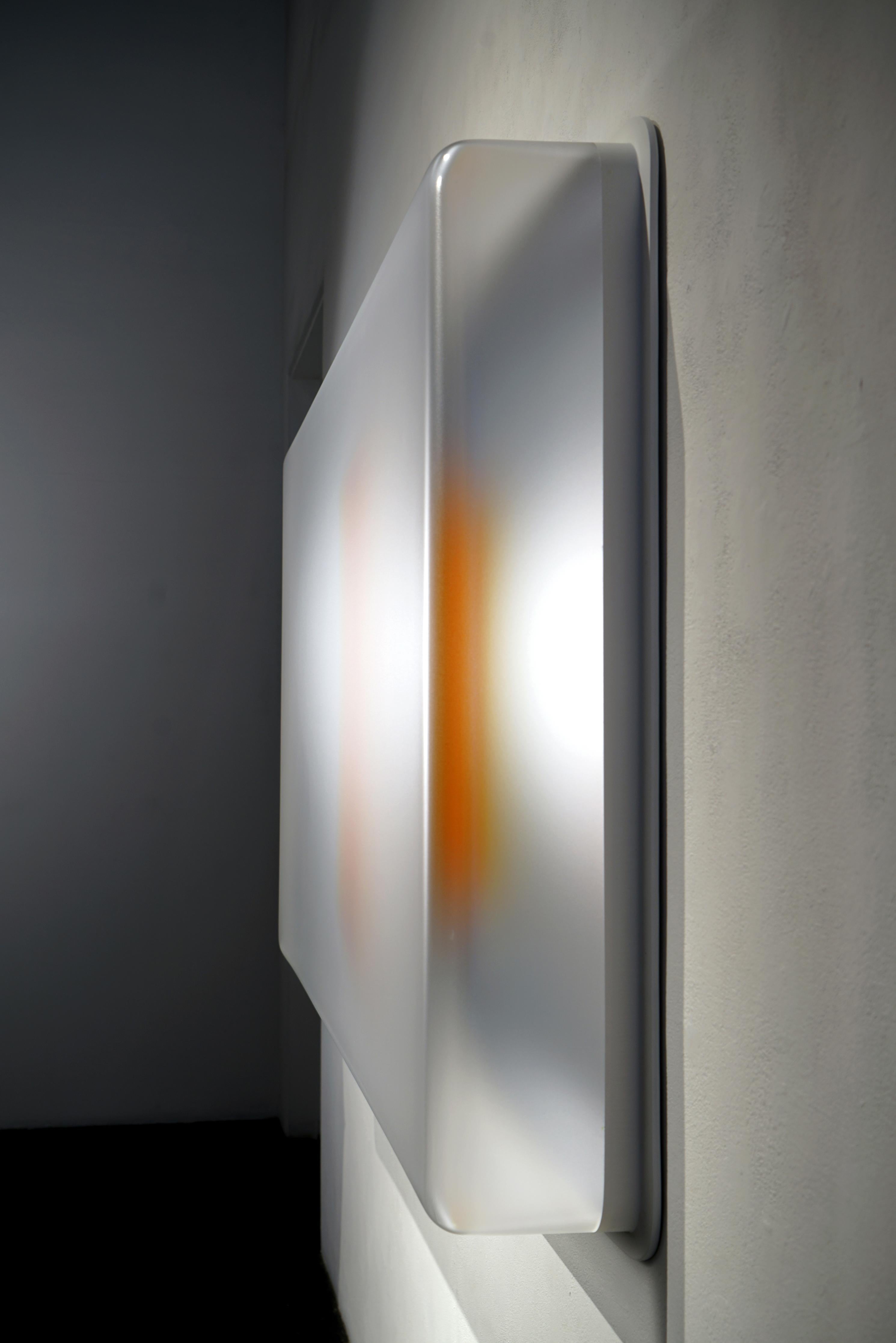 Vacuum Horizontal Light-Glyph (argent) - Abstrait Sculpture par Casper Brindle