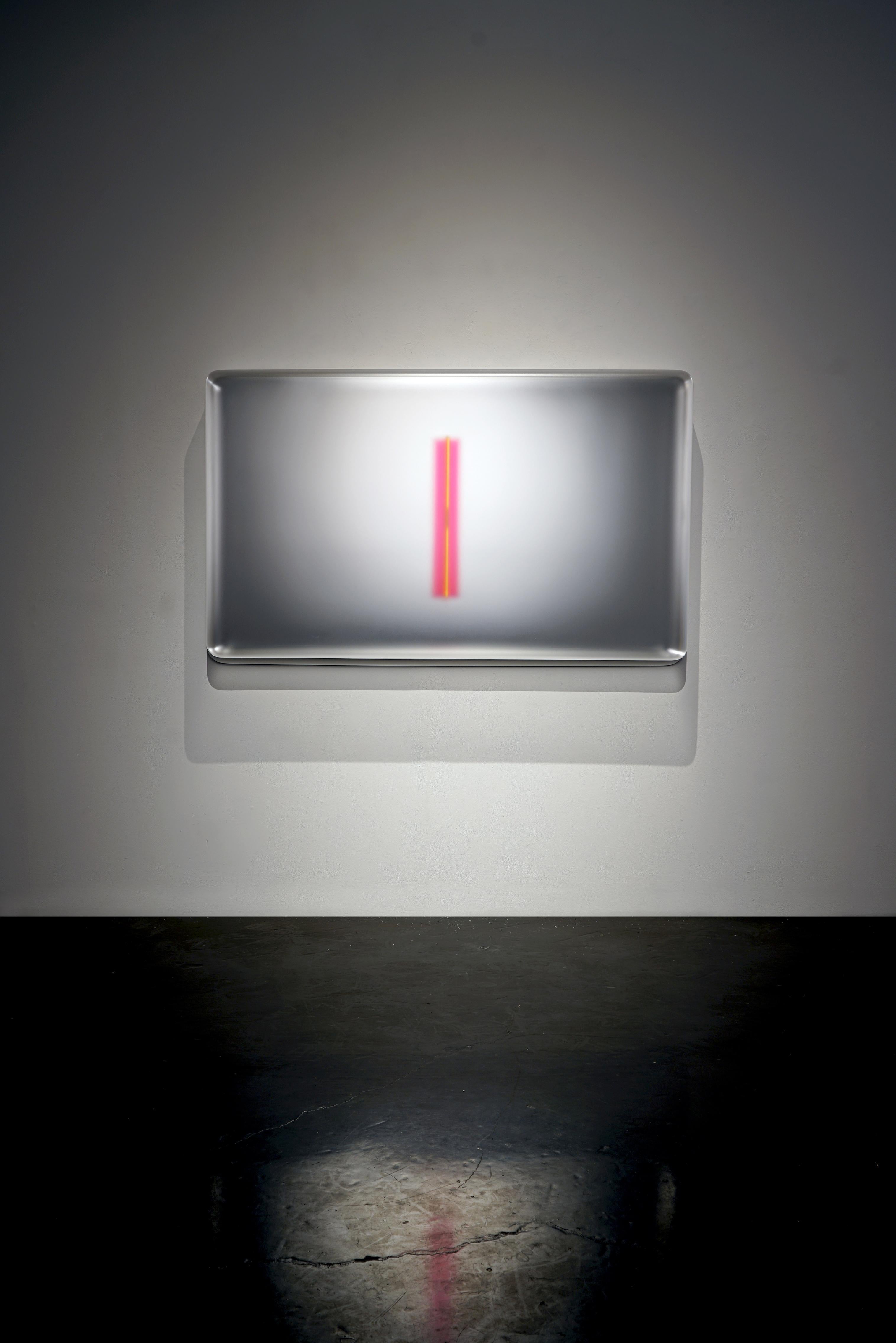 Abstract Sculpture Casper Brindle - Vacuum Horizontal Light-Glyph (argent)