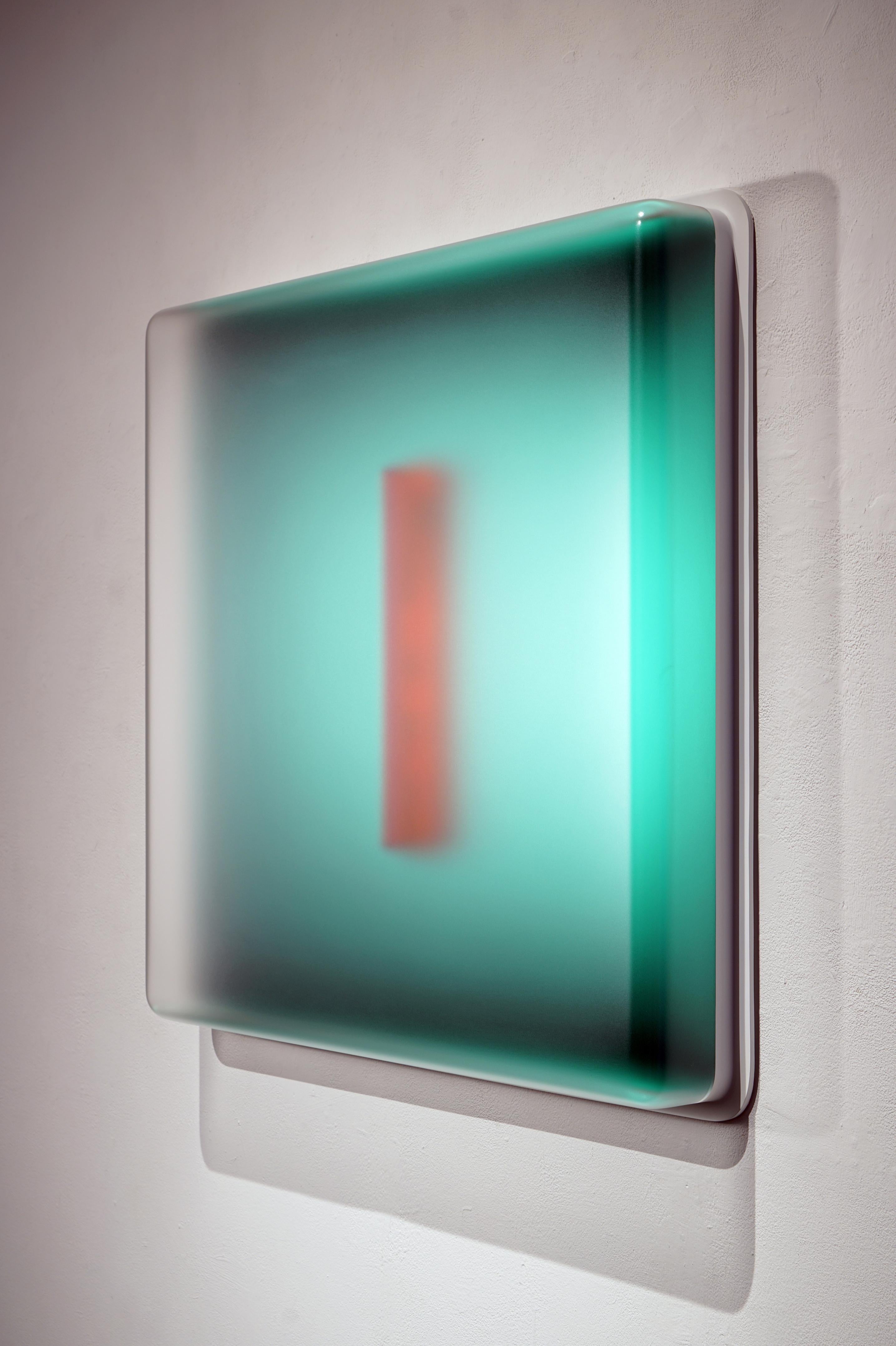 Quadratische Glühbirne aus Vacuum (Grün) – Sculpture von Casper Brindle
