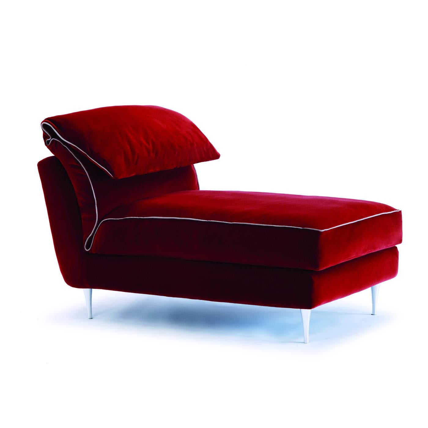 Drawing inspiration from the traditional dormeuse, this contemporary chaise longue is handcrafted using exclusively certified natural products, free of chemical residues. This stunning silhouette showcases a brick-red upholstery with ivory trim