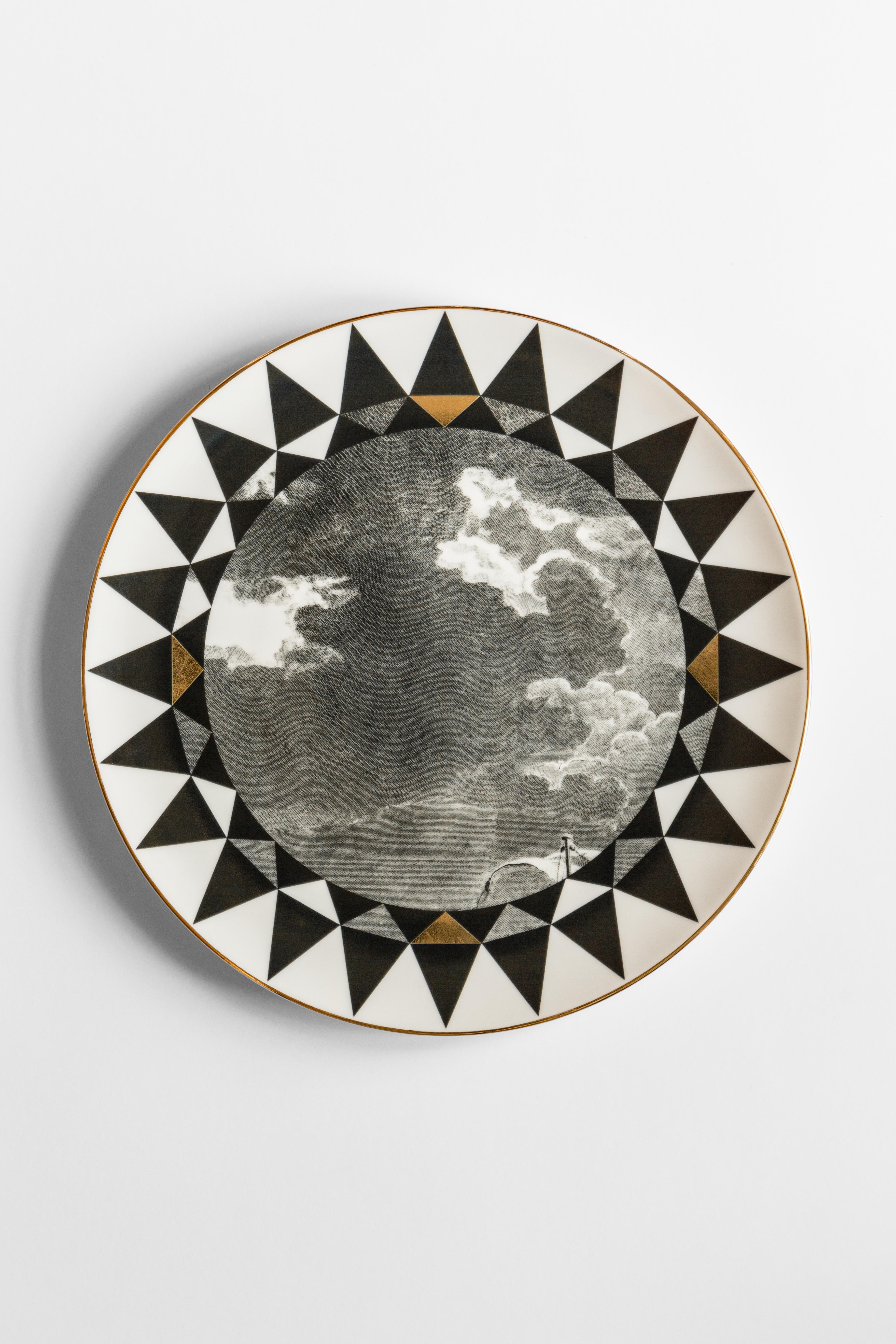 Six assiettes plates en porcelaine contemporaine à motifs décoratifs Casquets Neuf - En vente à Milano, Lombardia