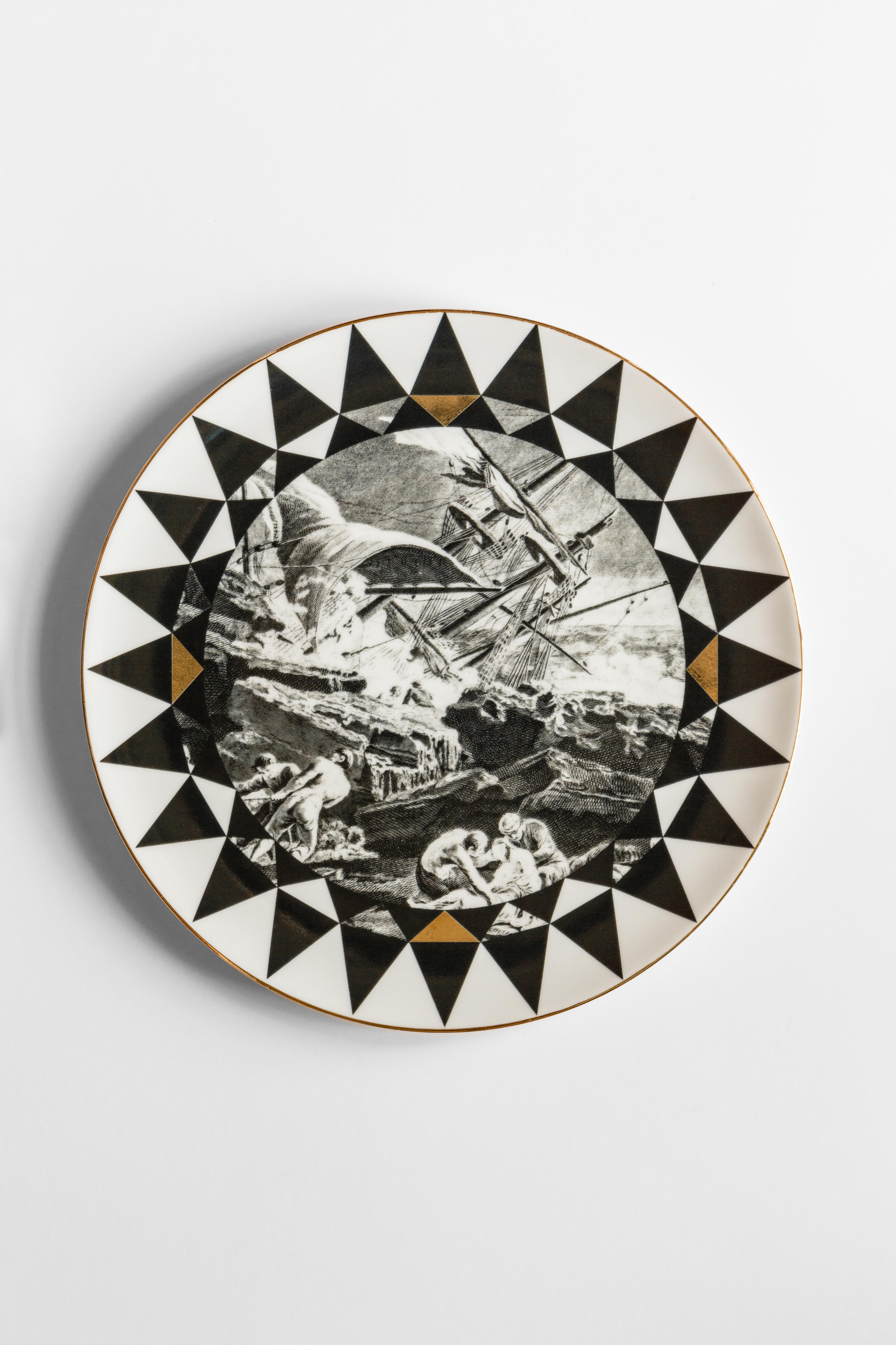 Six assiettes plates en porcelaine contemporaine à motifs décoratifs Casquets en vente 1