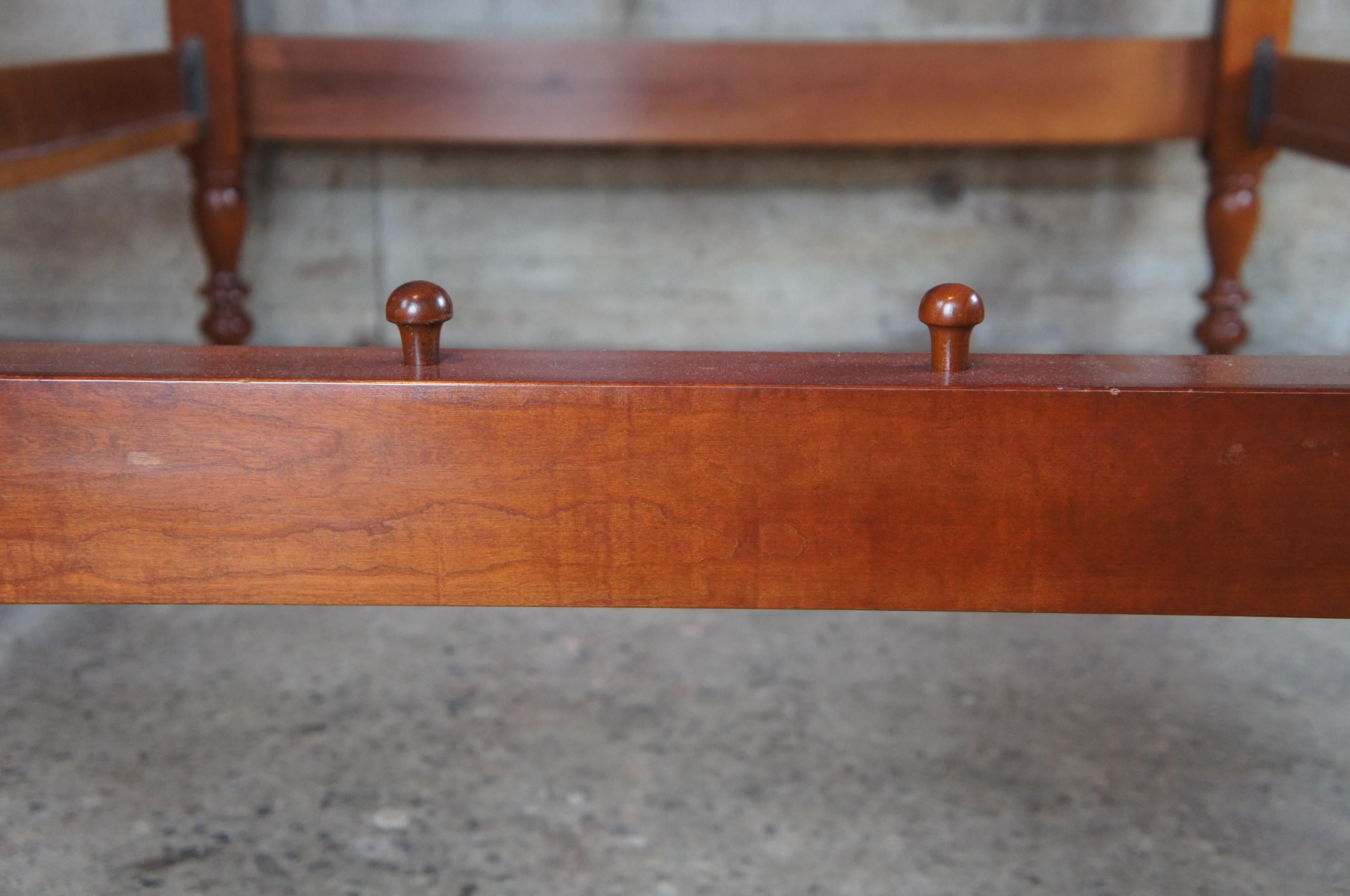 Cassady Furniture Early American Style Cherry Queen Size Cannonball Poster Bed In Good Condition In Dayton, OH