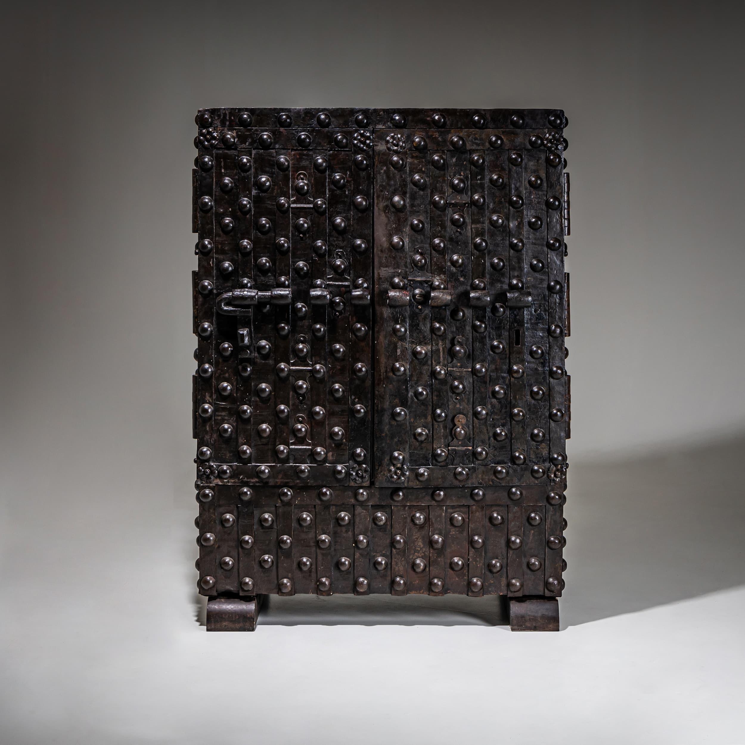 Cassaforte, Italien, 18. Jahrhundert (Eisen) im Angebot