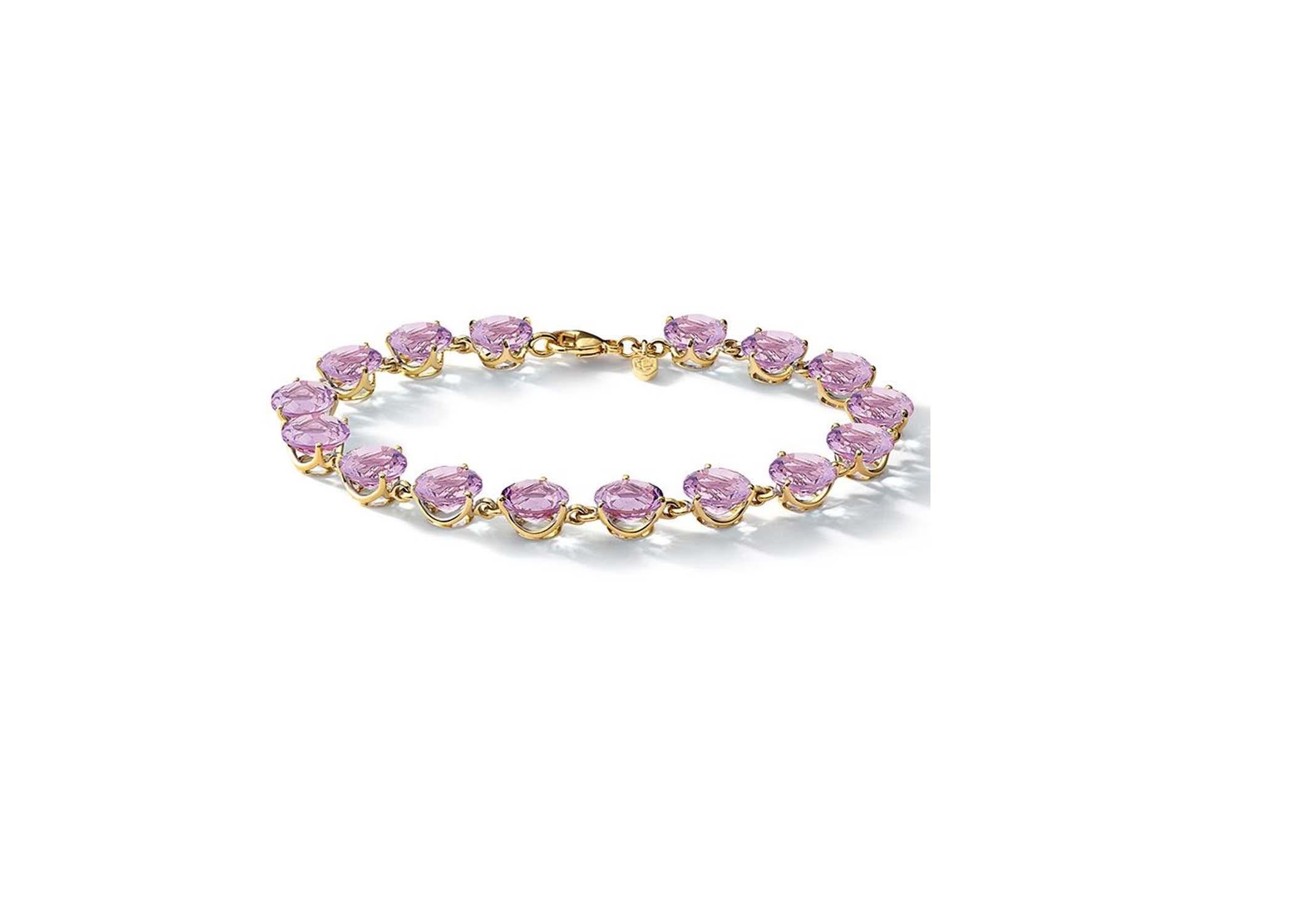 Riviere bracelet in 9 carat yellow gold with sixteen light purple amethyst, trigger clasp and logo tag. Inspired by the classic Riviere style necklace typical of the Georgian Era ( 1714-1837). From the Journey to Scandinavia.

This bracelet measures