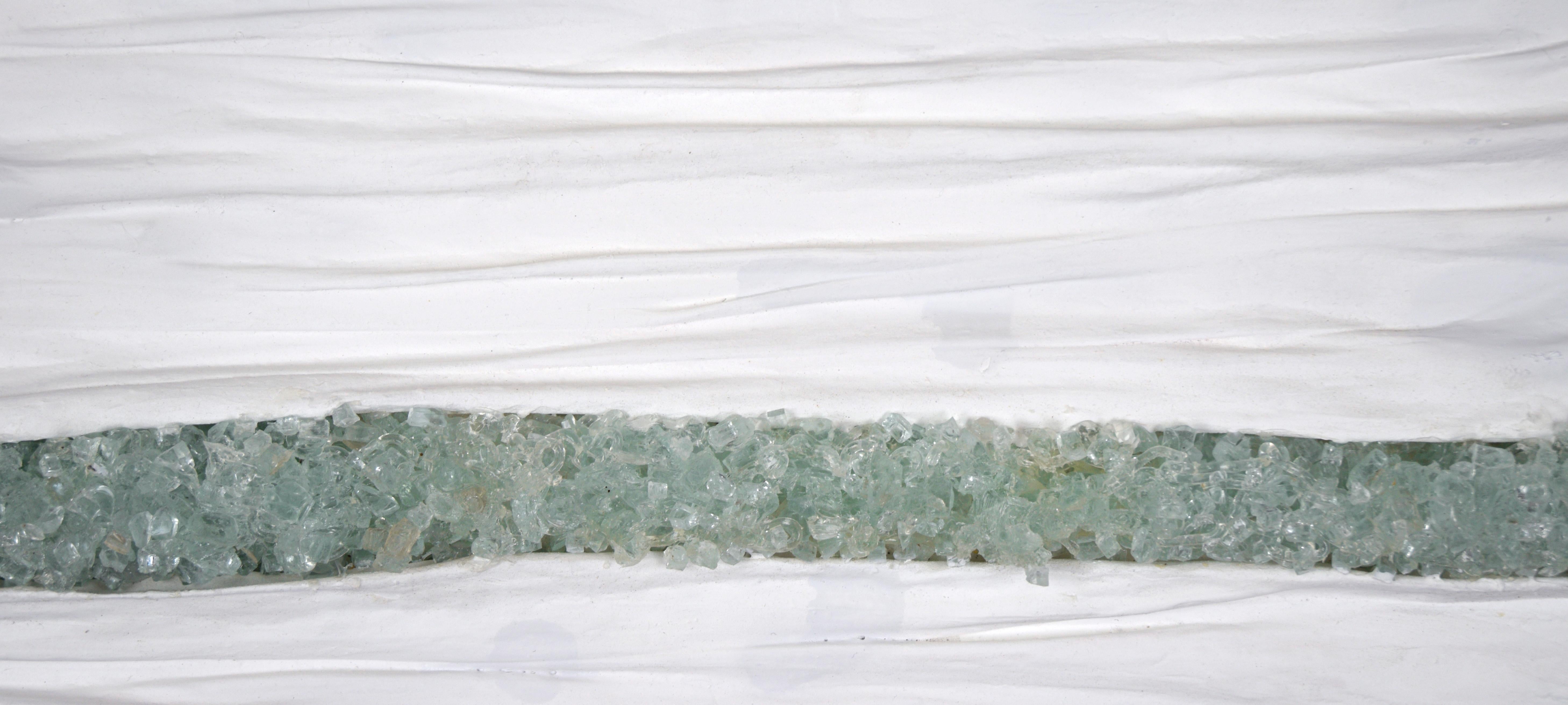 Glass River - Scultura da parete astratta con stoffa e vetro - Sculpture Contemporaneo di Cassandra Jacobs
