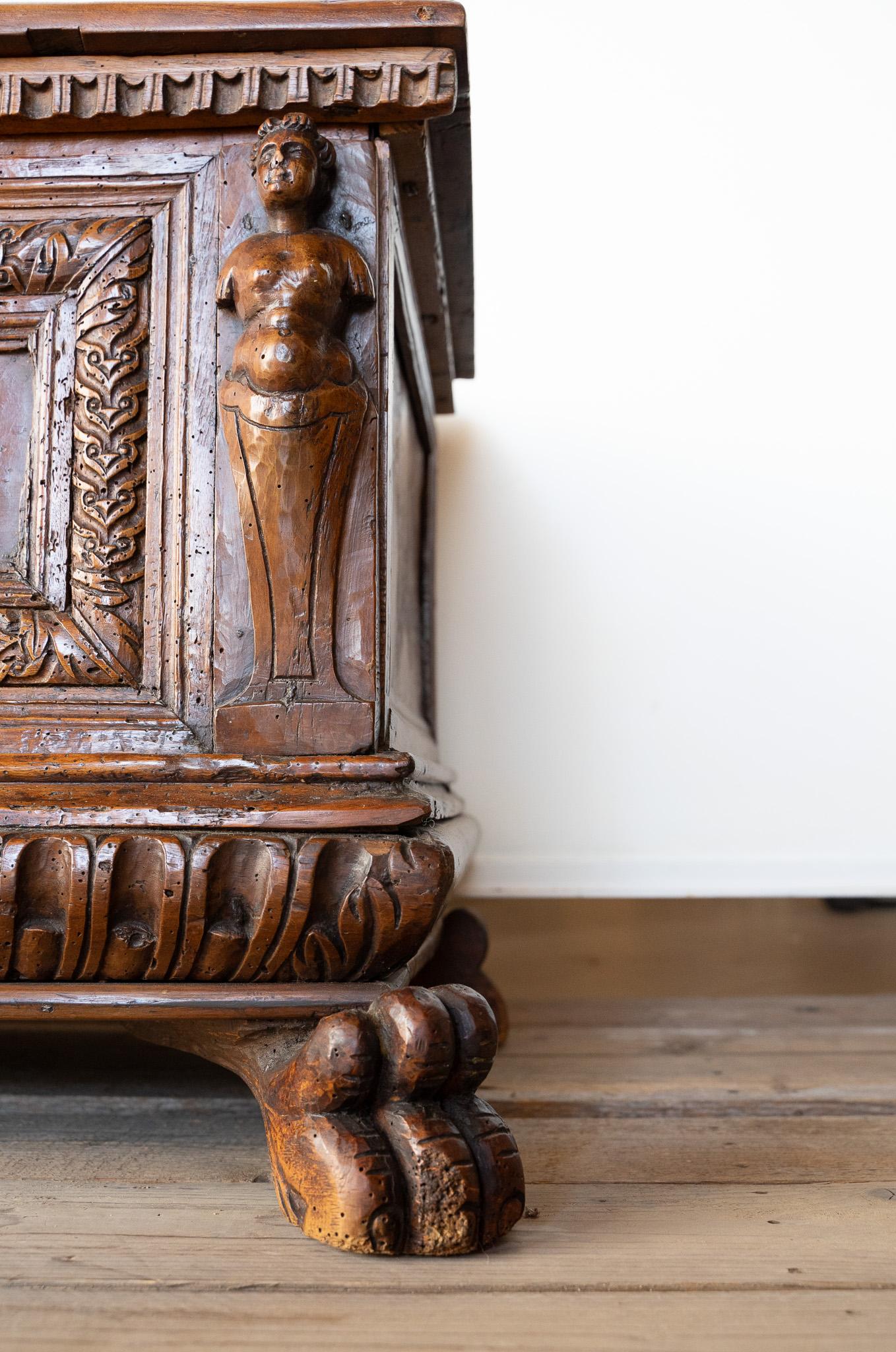 Italian Antique Venetian walnut chest