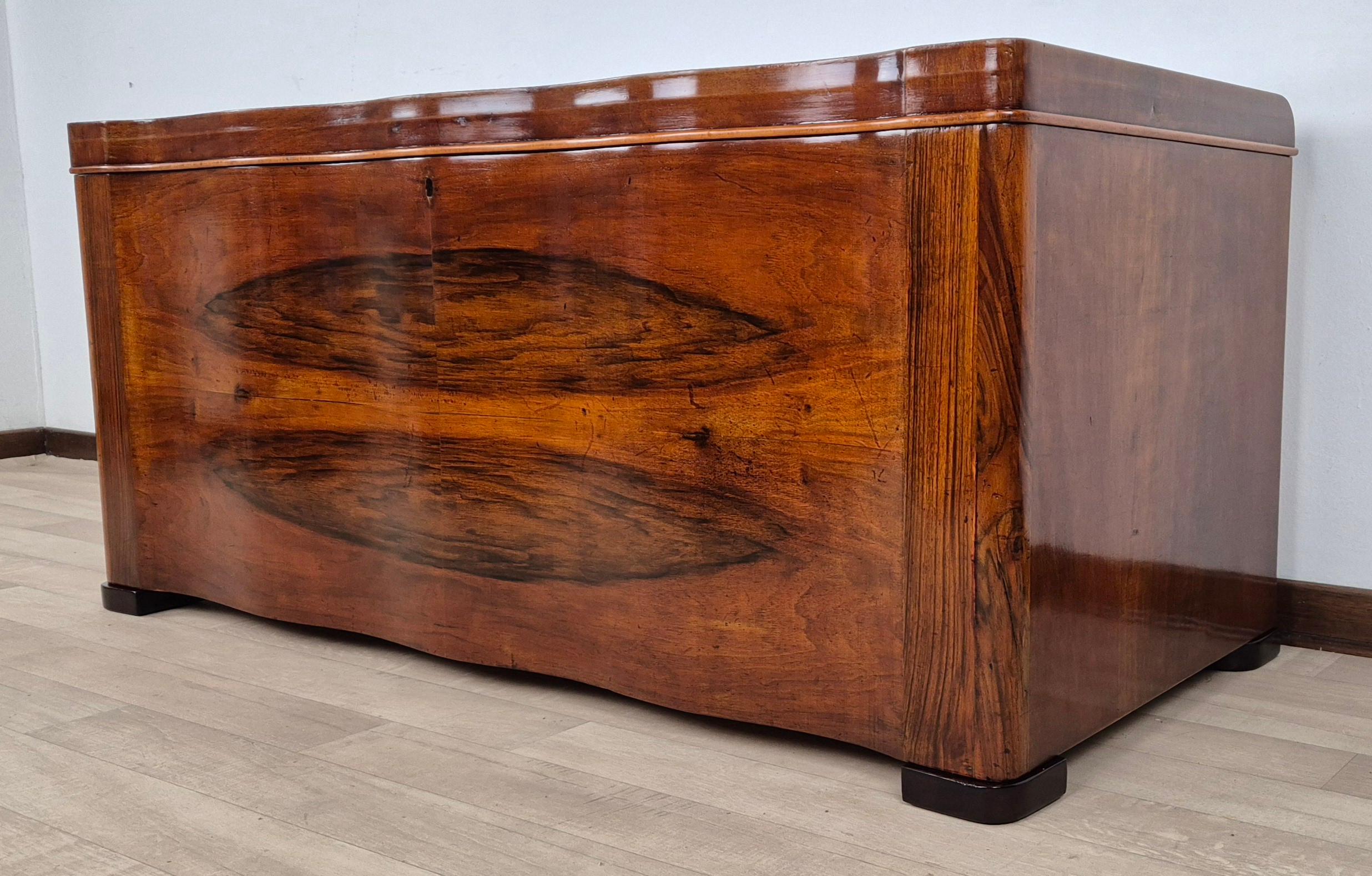 Italian Cassapanca Art Déco Toscana a 