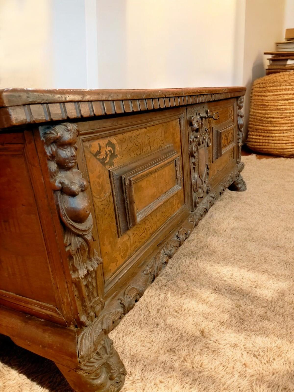 Hand-Carved Baroque Chest in Solid Walnut - 17th century For Sale