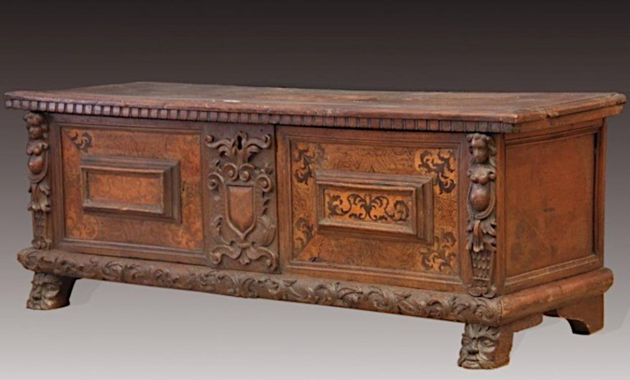 Maple Baroque Chest in Solid Walnut - 17th century For Sale
