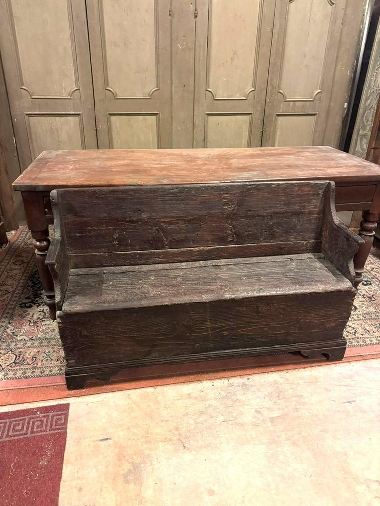 Truhe aus Massivholz, Sitz zum Öffnen, Italien im Angebot bei 1stDibs Deutschland