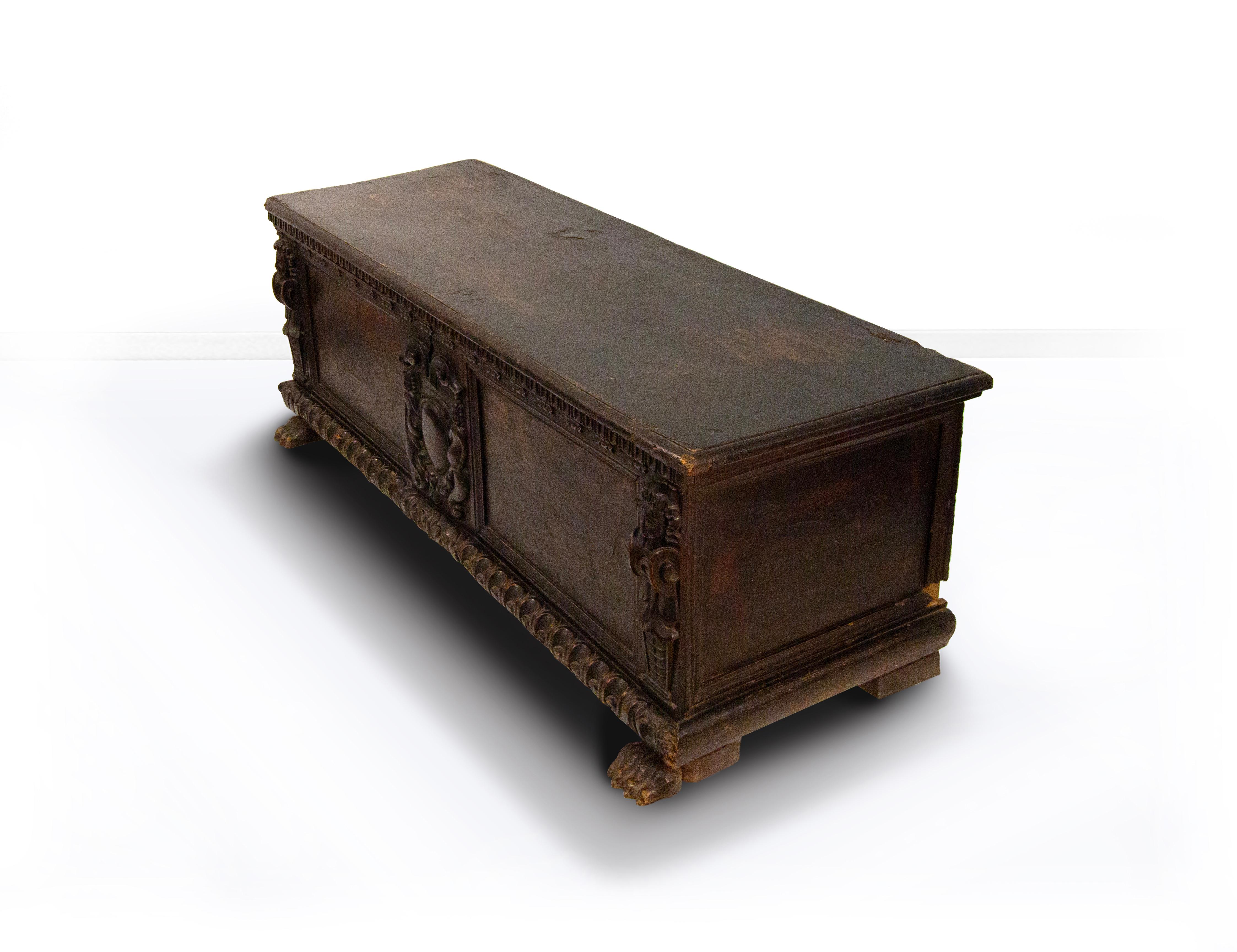 Cassapanca in noce e radica, XVII secolo in vendita 1