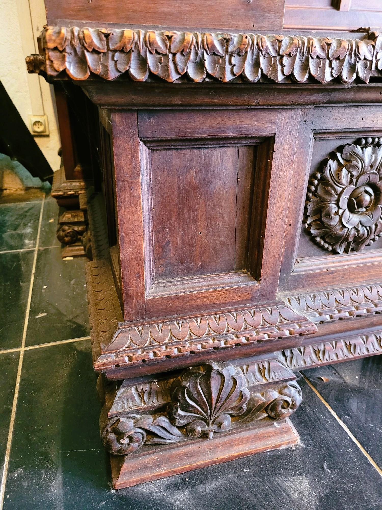 Cassapanca, Pair Of Important Carved Wood Benches, 19th Century In Good Condition In MARSEILLE, FR